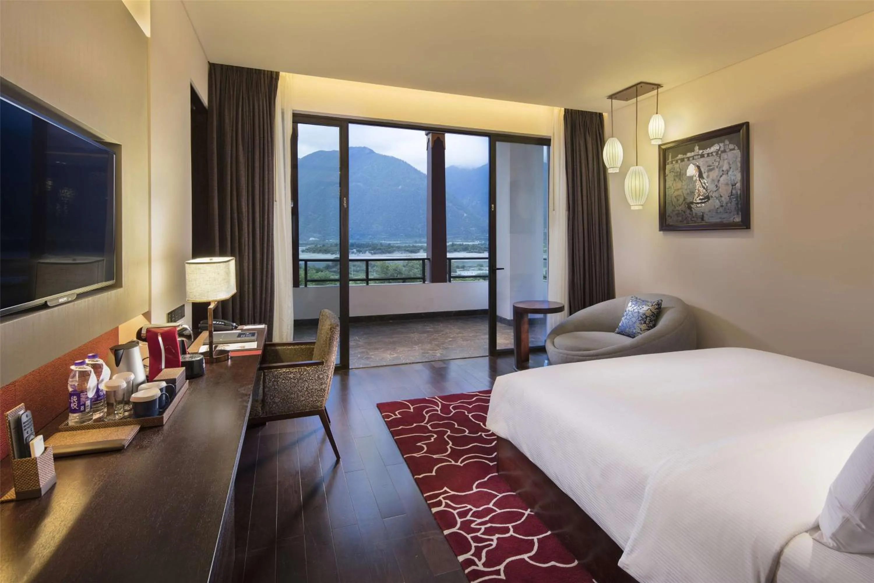 Living room, Bed in Hilton Linzhi Resort