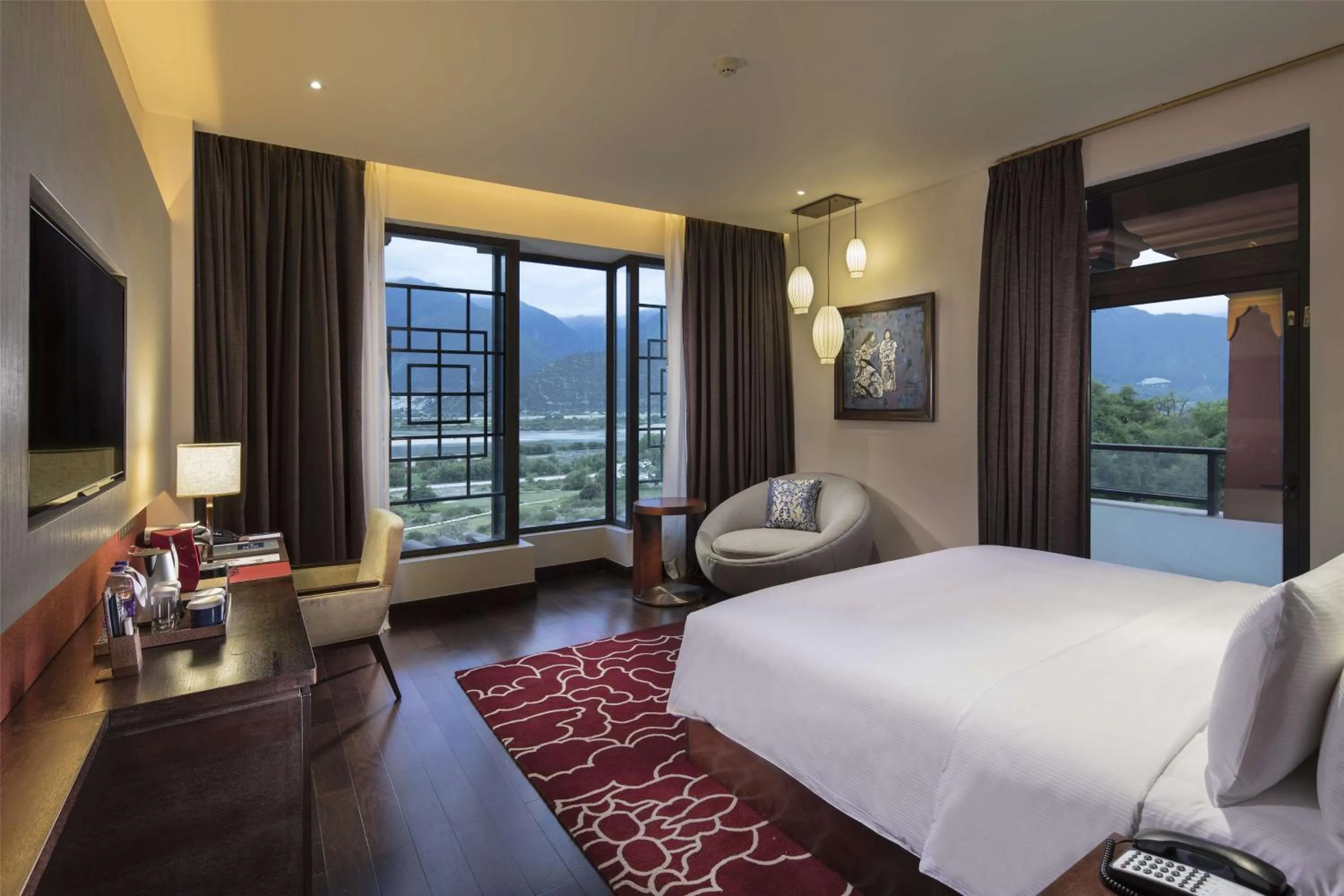 Living room, Bed in Hilton Linzhi Resort