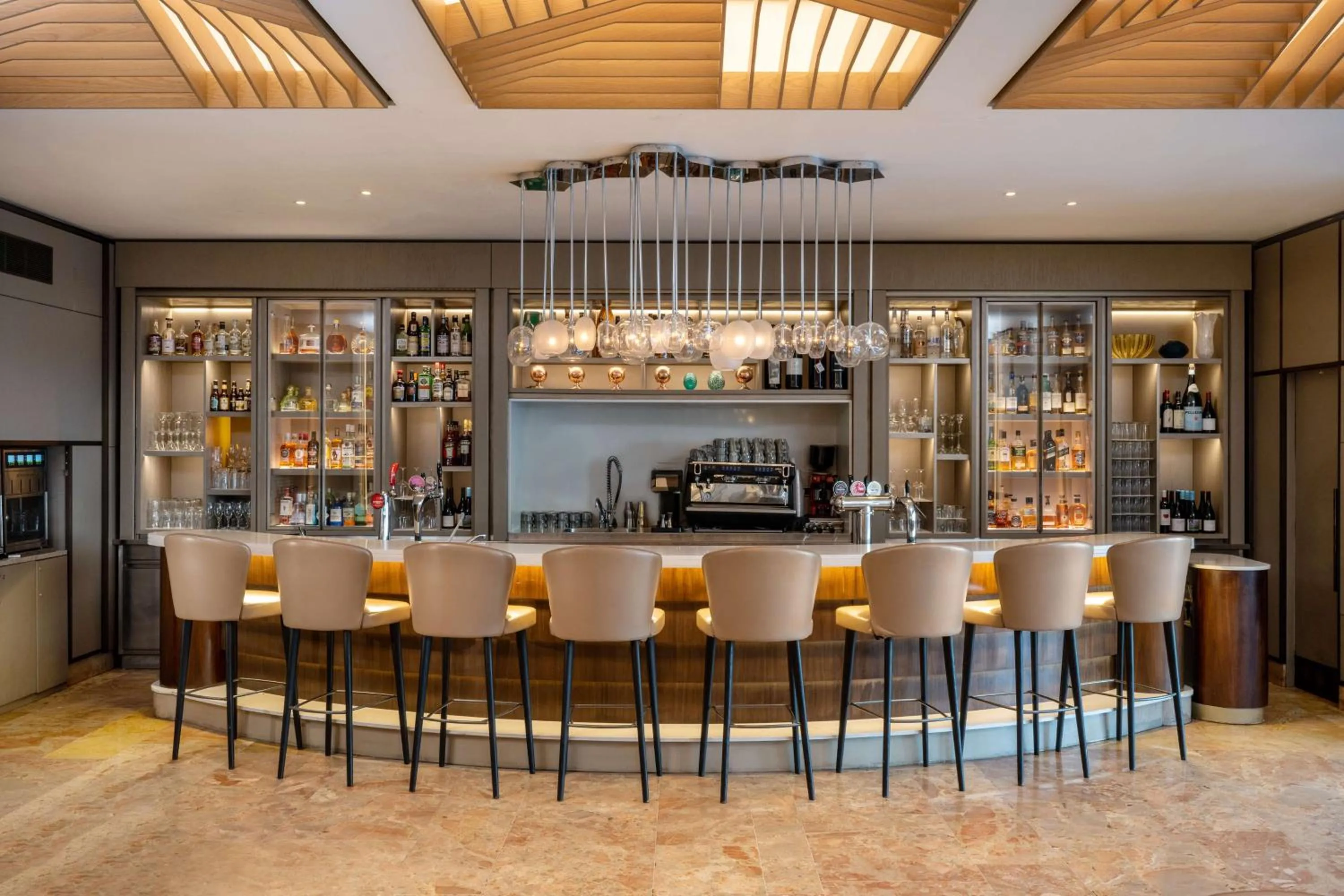 Lounge or bar in The Vista At Hilton Tel Aviv