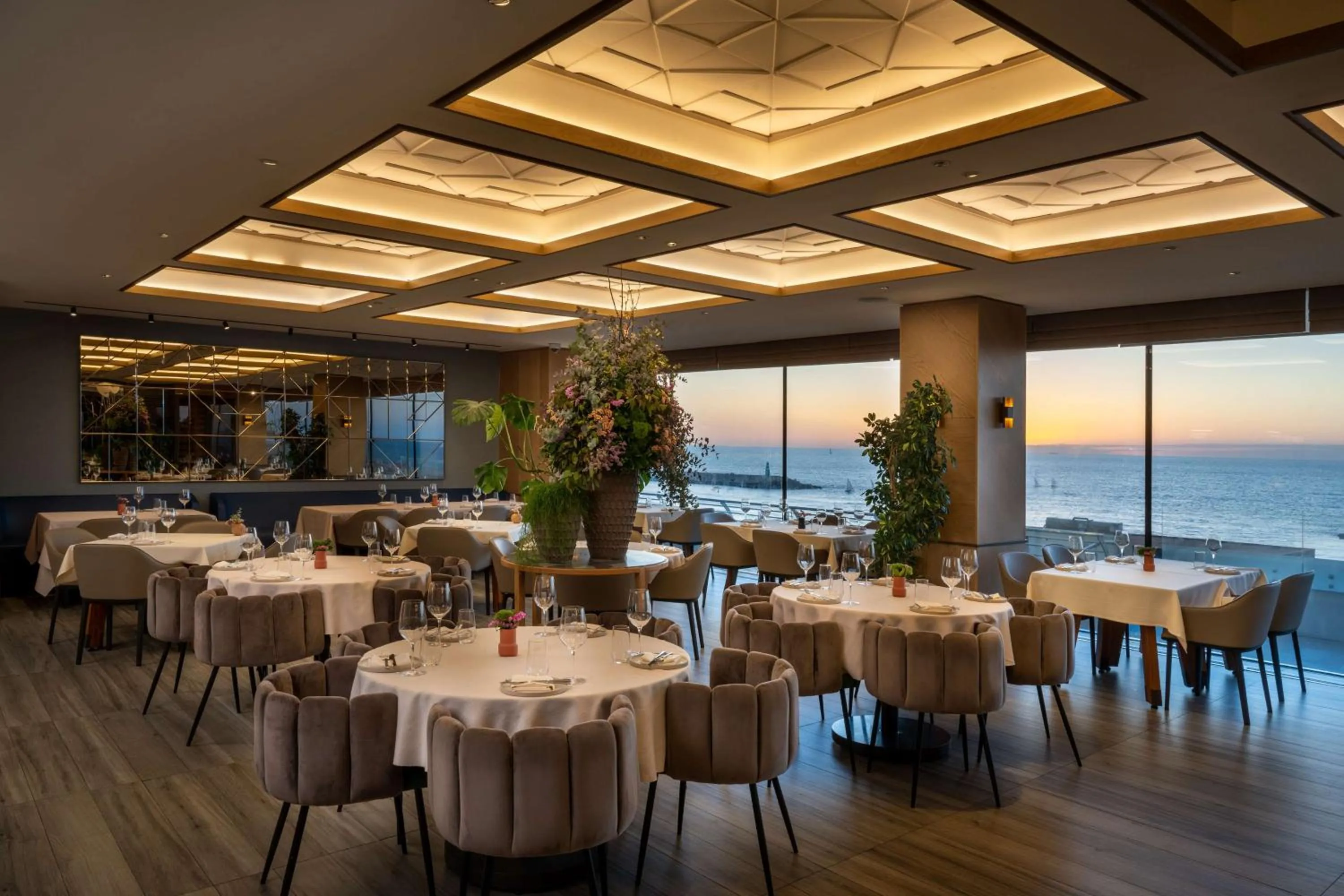 Restaurant/places to eat in The Vista At Hilton Tel Aviv