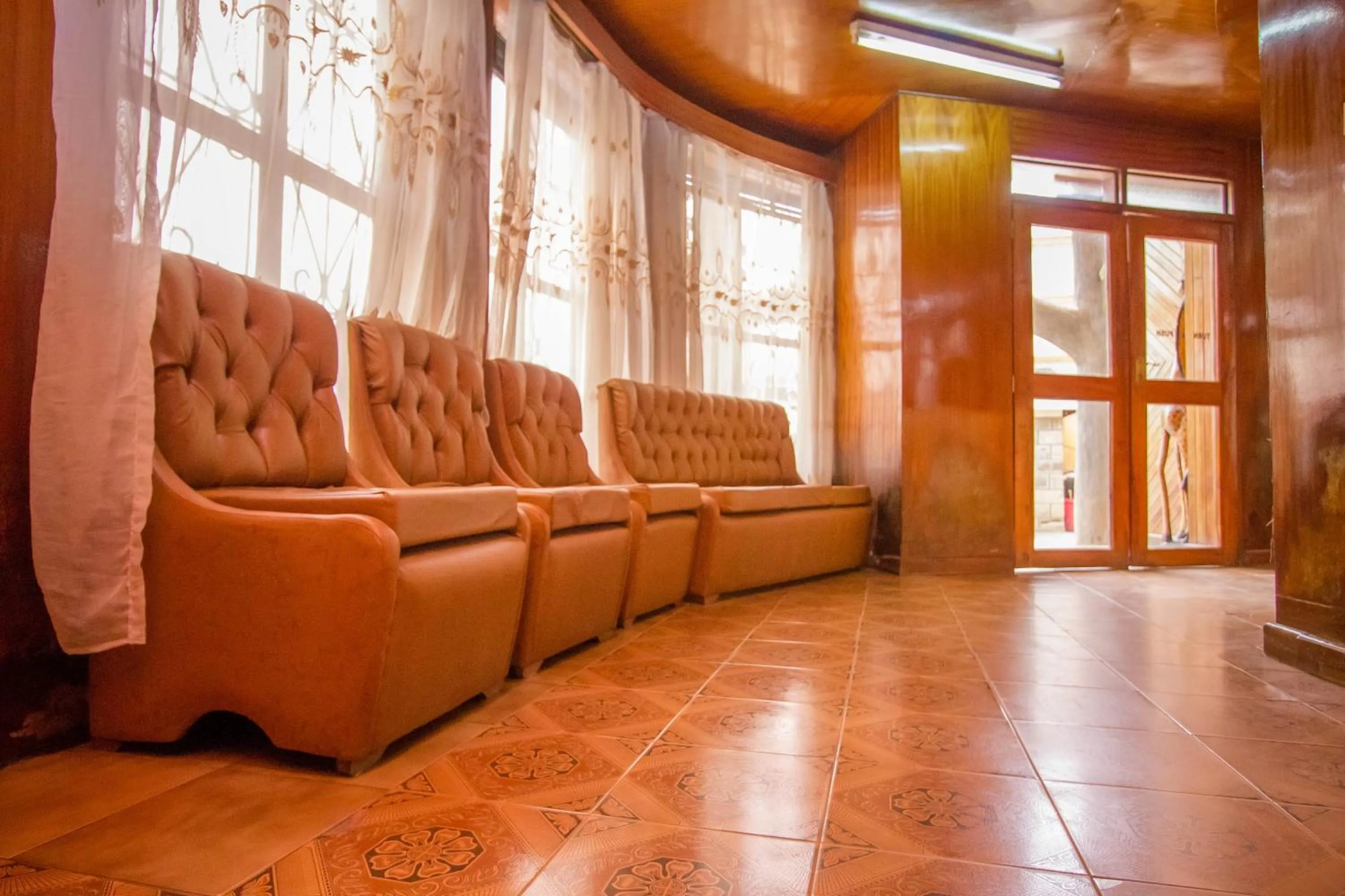 Communal lounge/ TV room in Hotel Genevieve