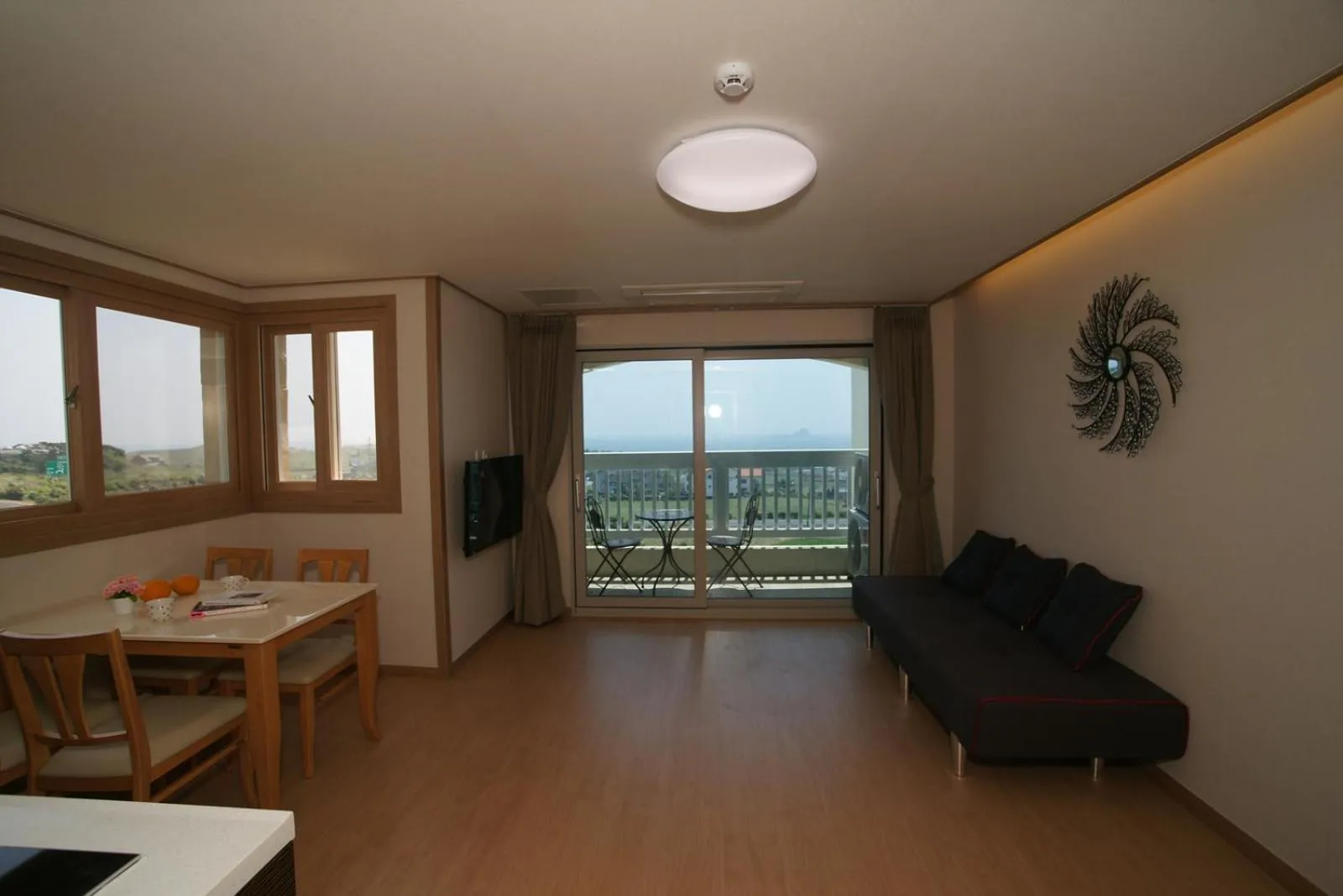 TV and multimedia in Jeju the Ocean Hill Pension