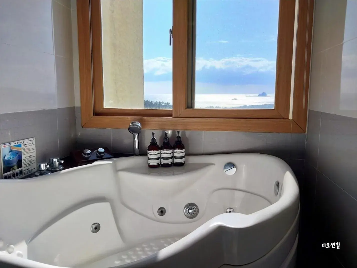 Studio with Spa Bath in Jeju the Ocean Hill Pension Studio with Spa Bath in Jeju the Ocean Hill Pension