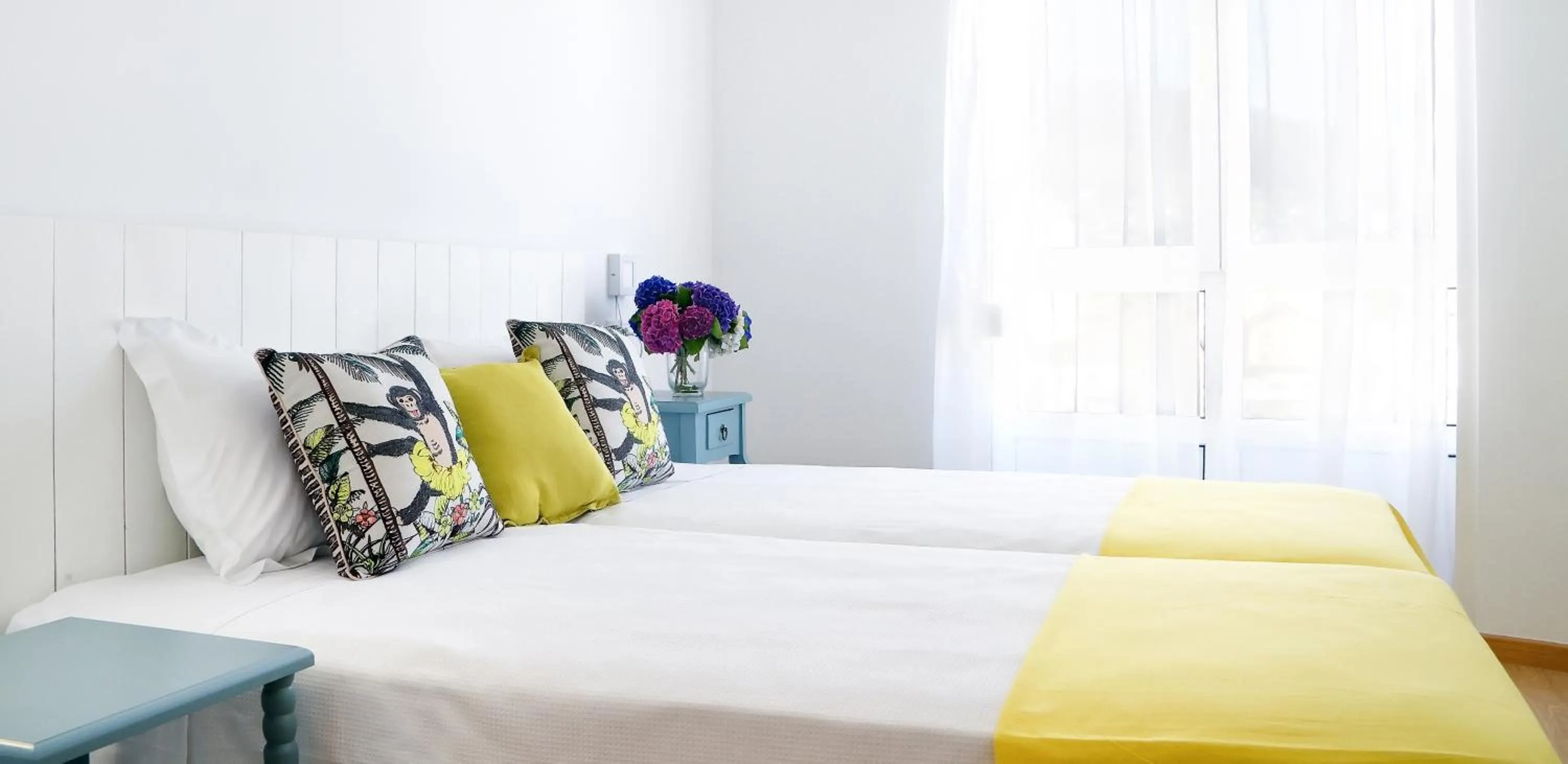 Photo of the whole room, Bed in Duerming Sea View Viveiro