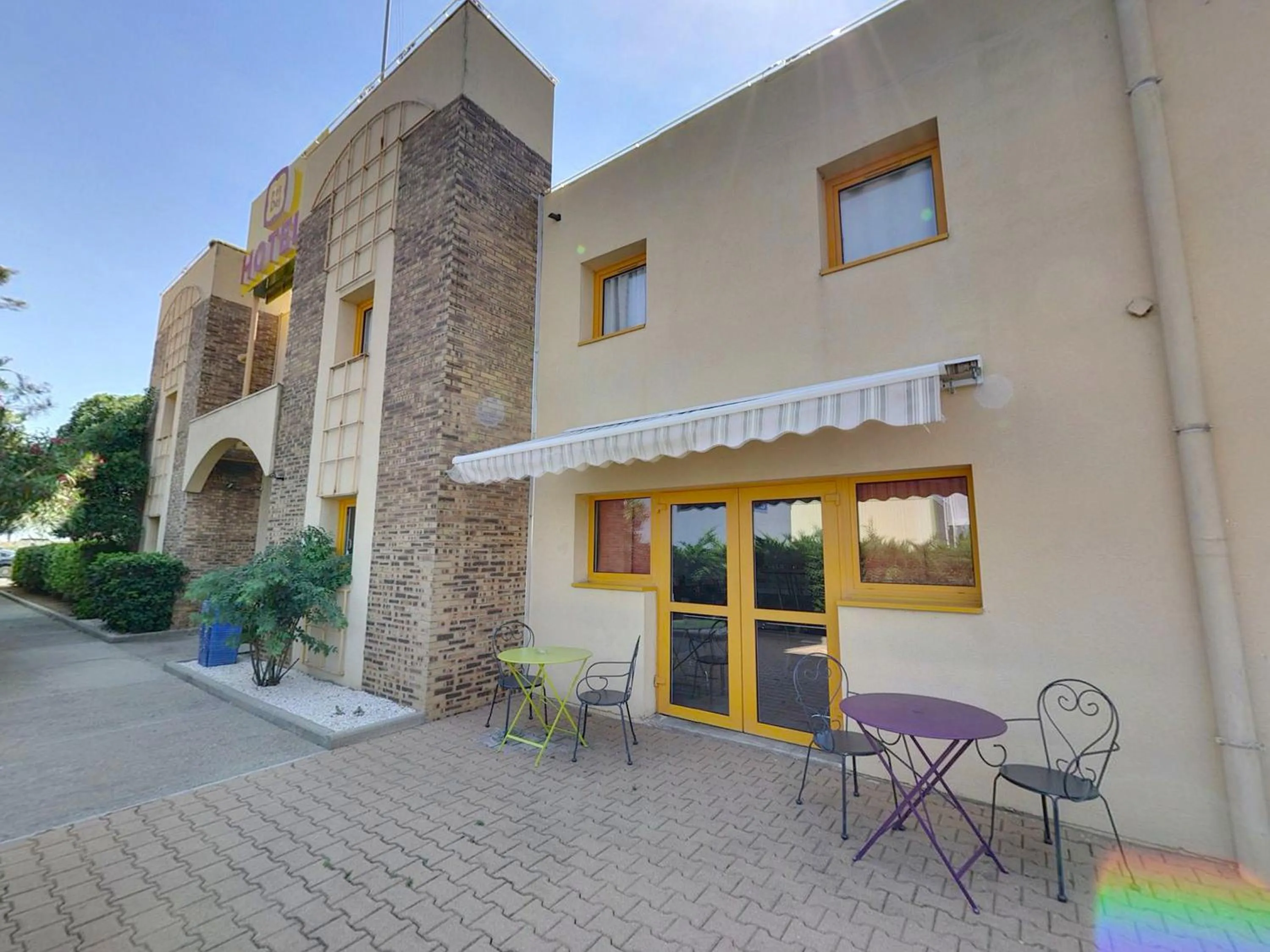 Patio in The Originals Access, Hôtel Béziers Est