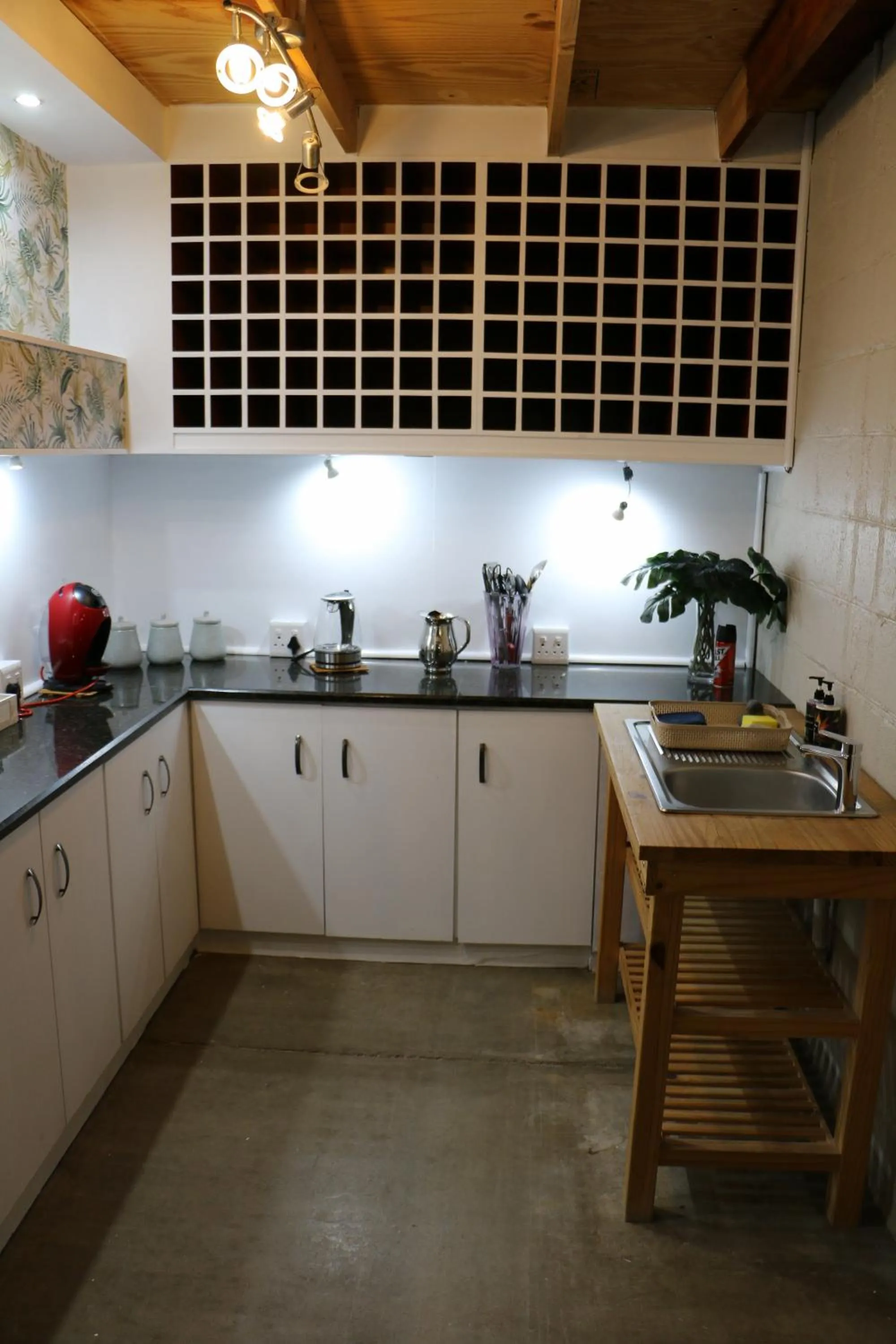 Kitchen or kitchenette in Daisy Country Lodge