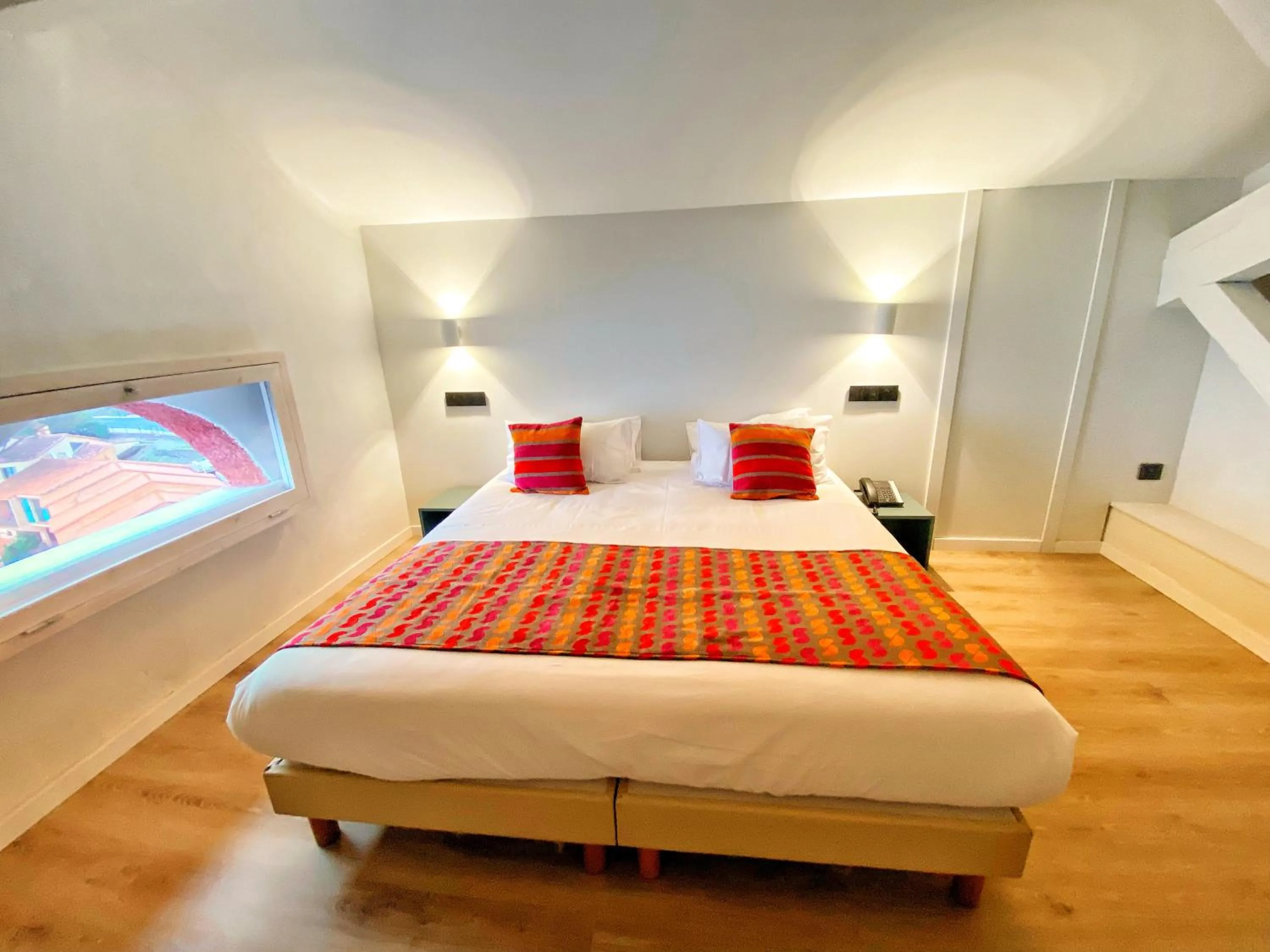 Bed in Hotel Le Bon Port