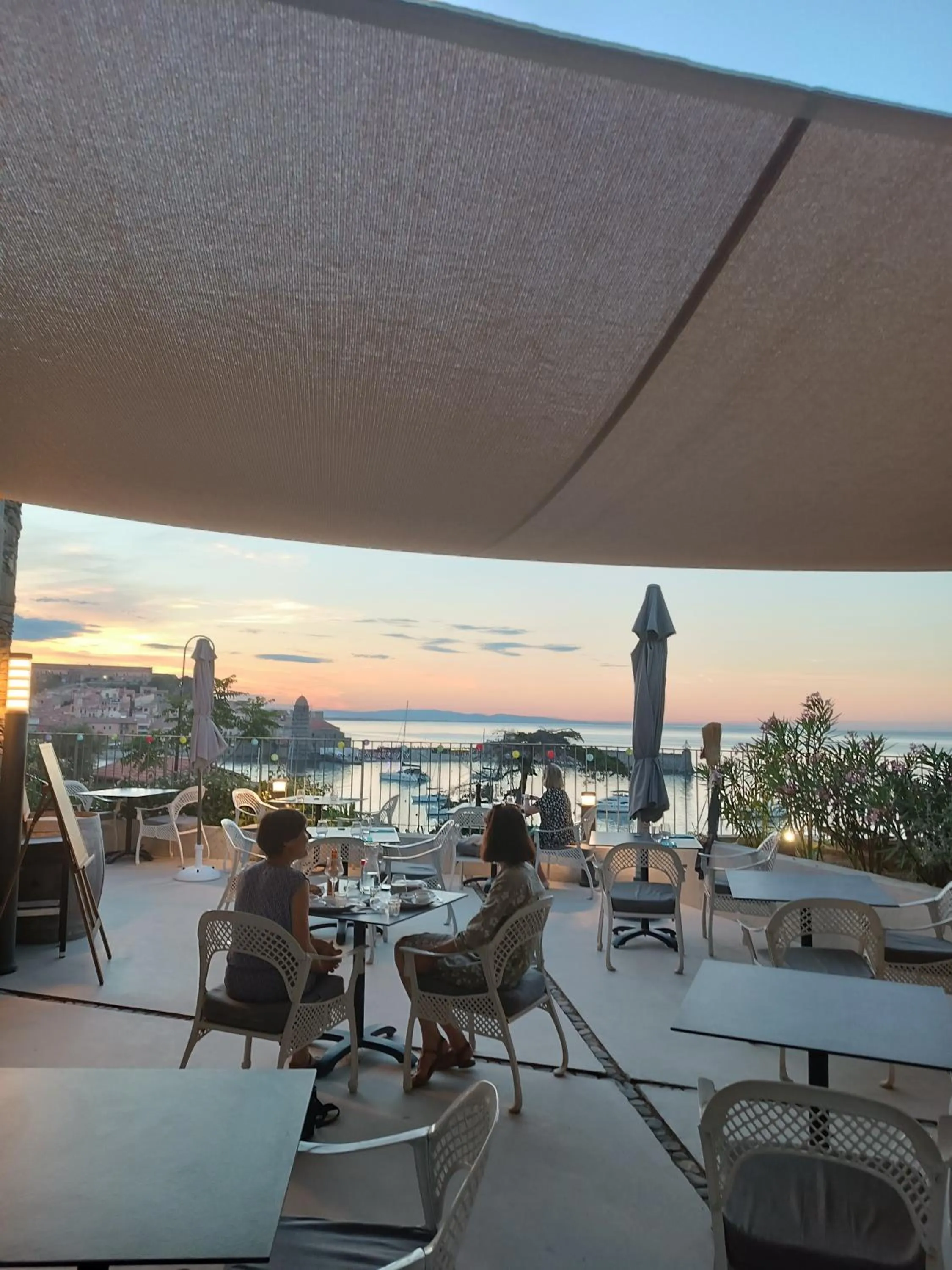 Patio in Hotel Le Bon Port