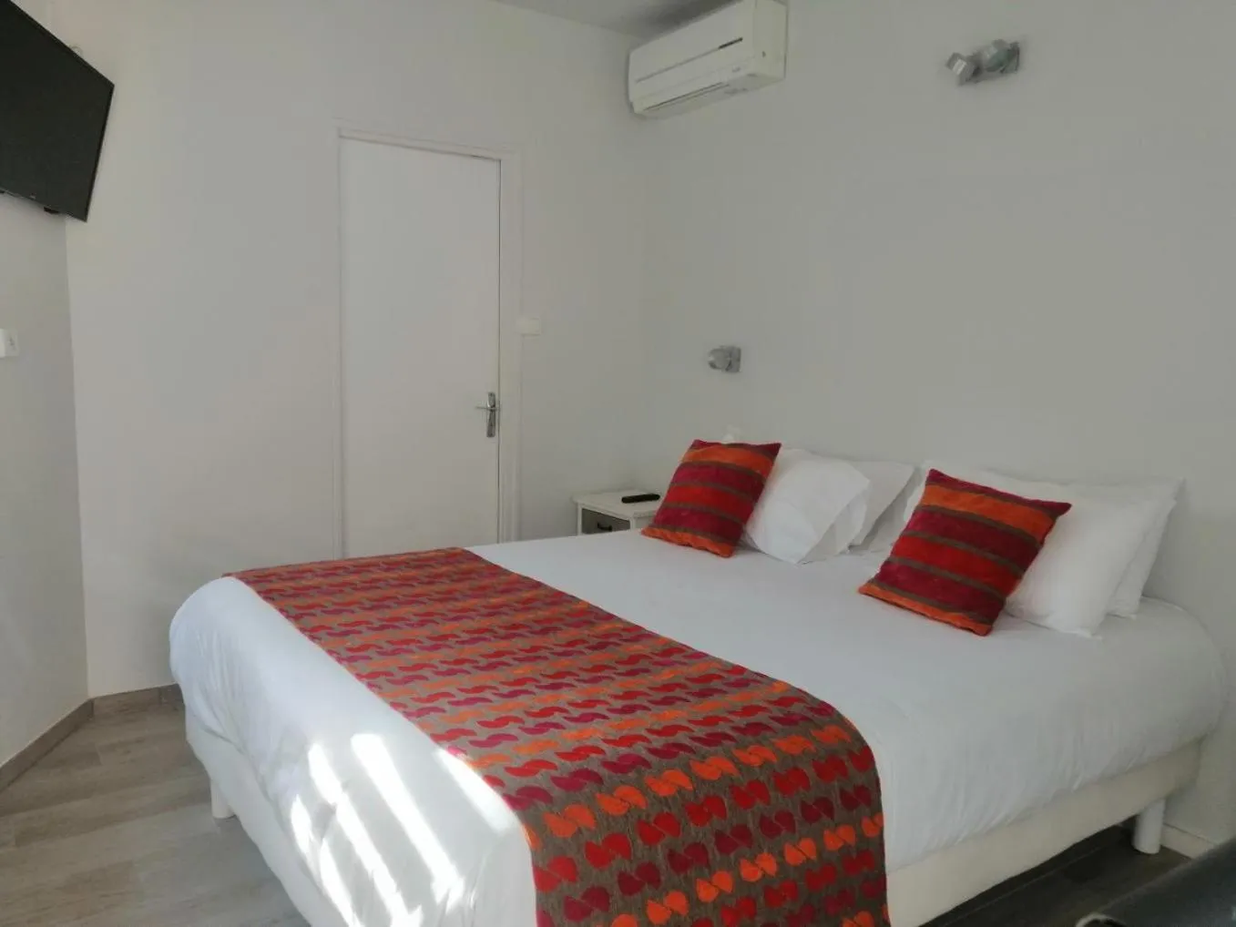 Bedroom, Bed in Hotel Le Bon Port