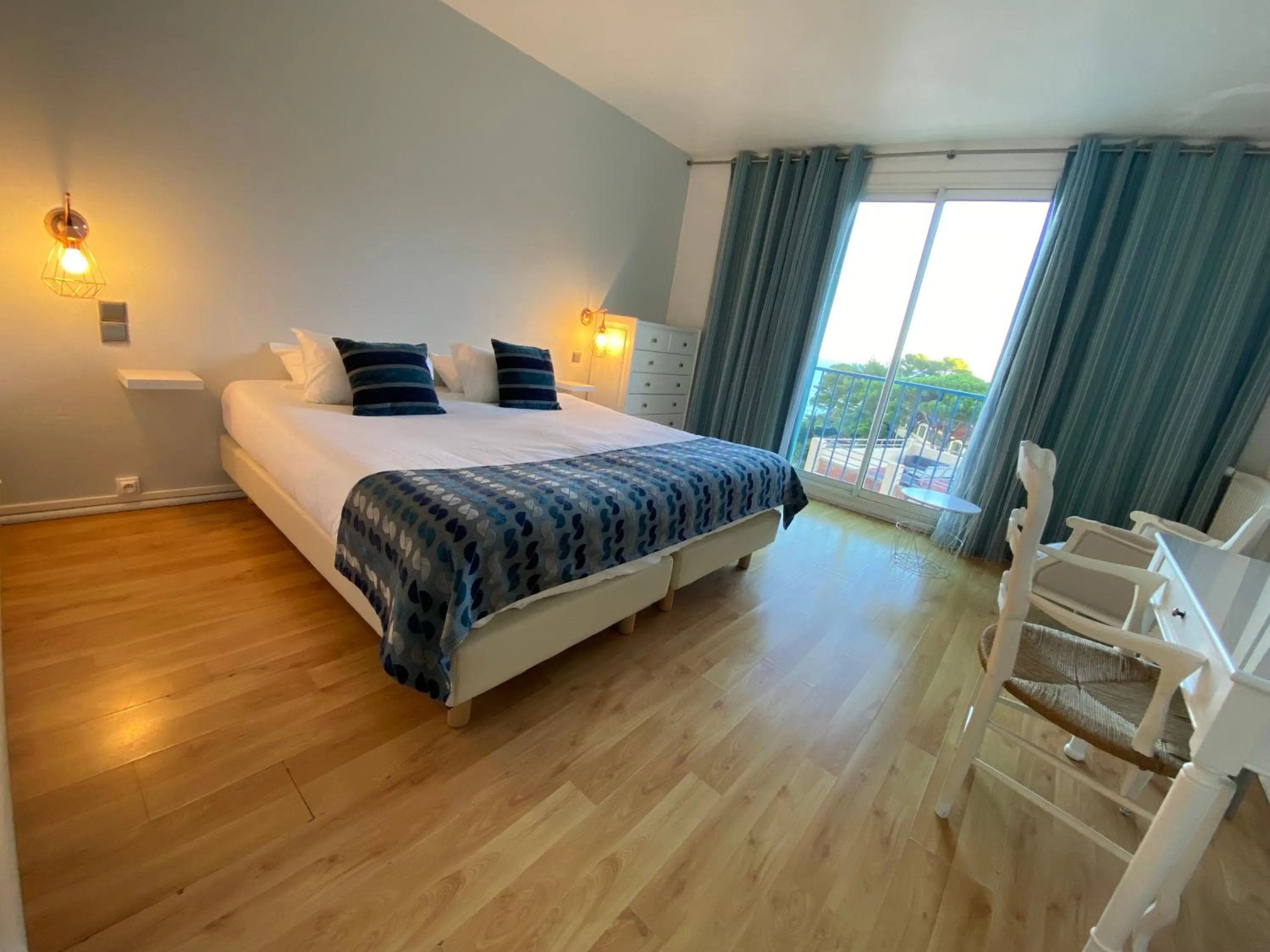 Photo of the whole room, Bed in Hotel Le Bon Port