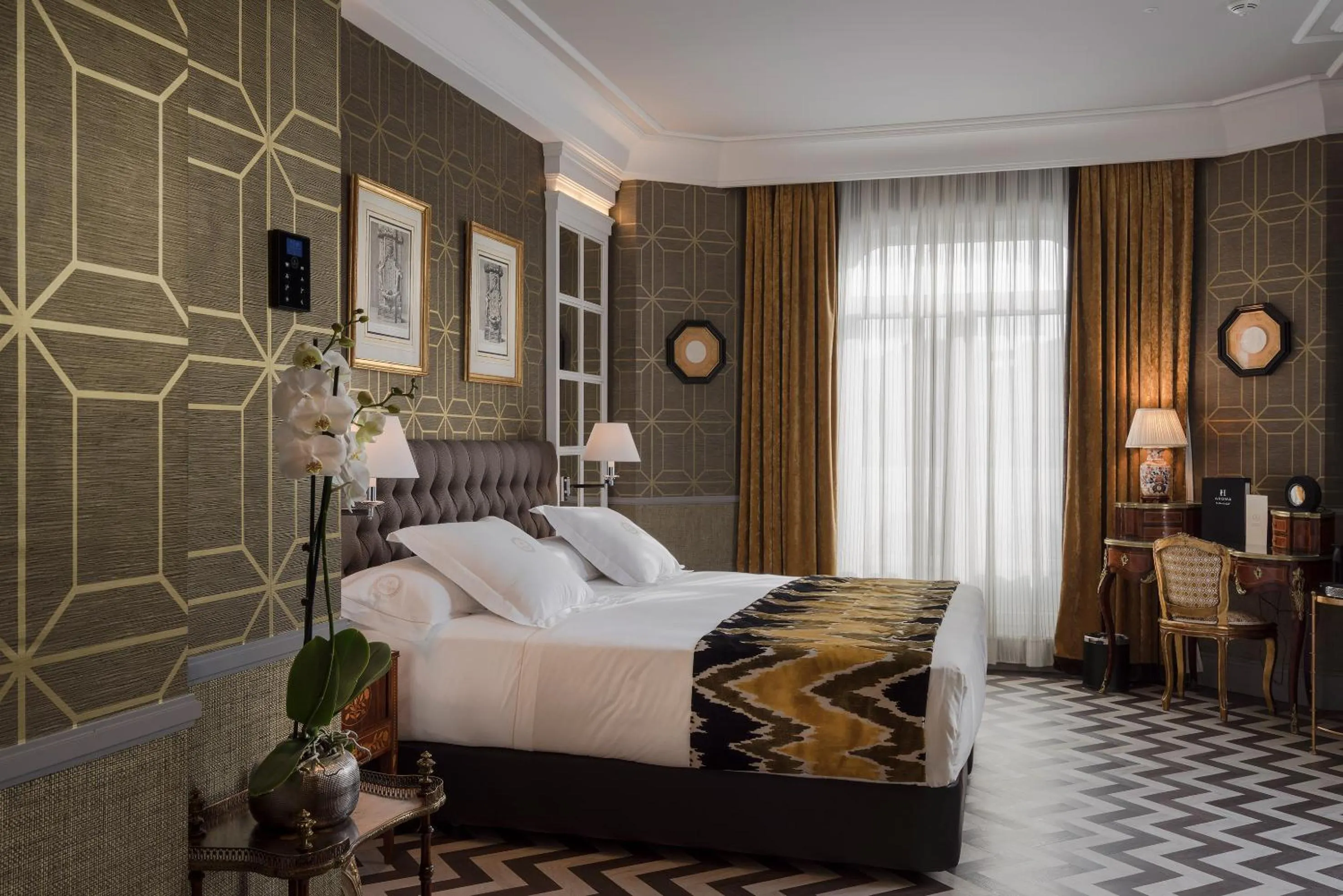 Photo of the whole room, Bed in Relais & Châteaux Heritage Hotel