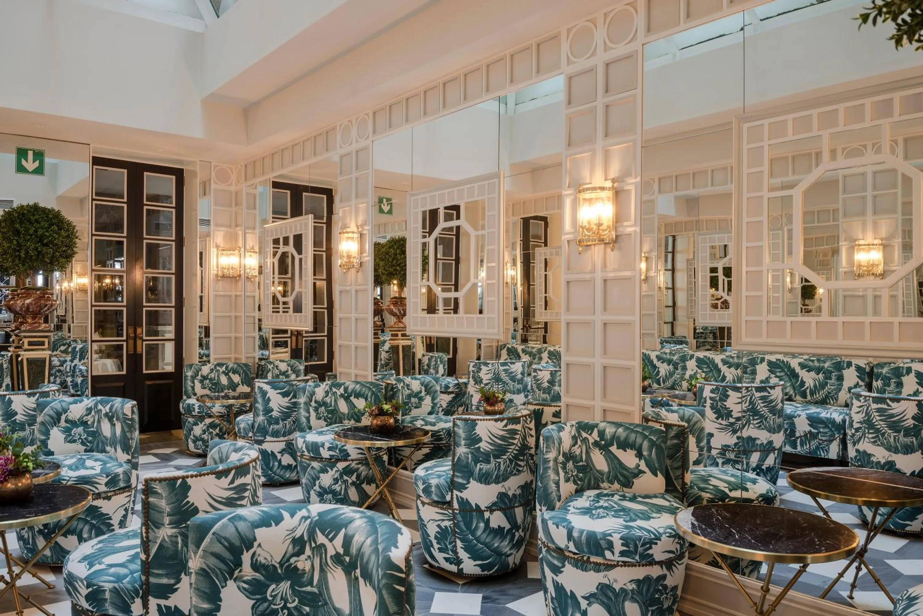 Lounge or bar in Relais & Châteaux Heritage Hotel