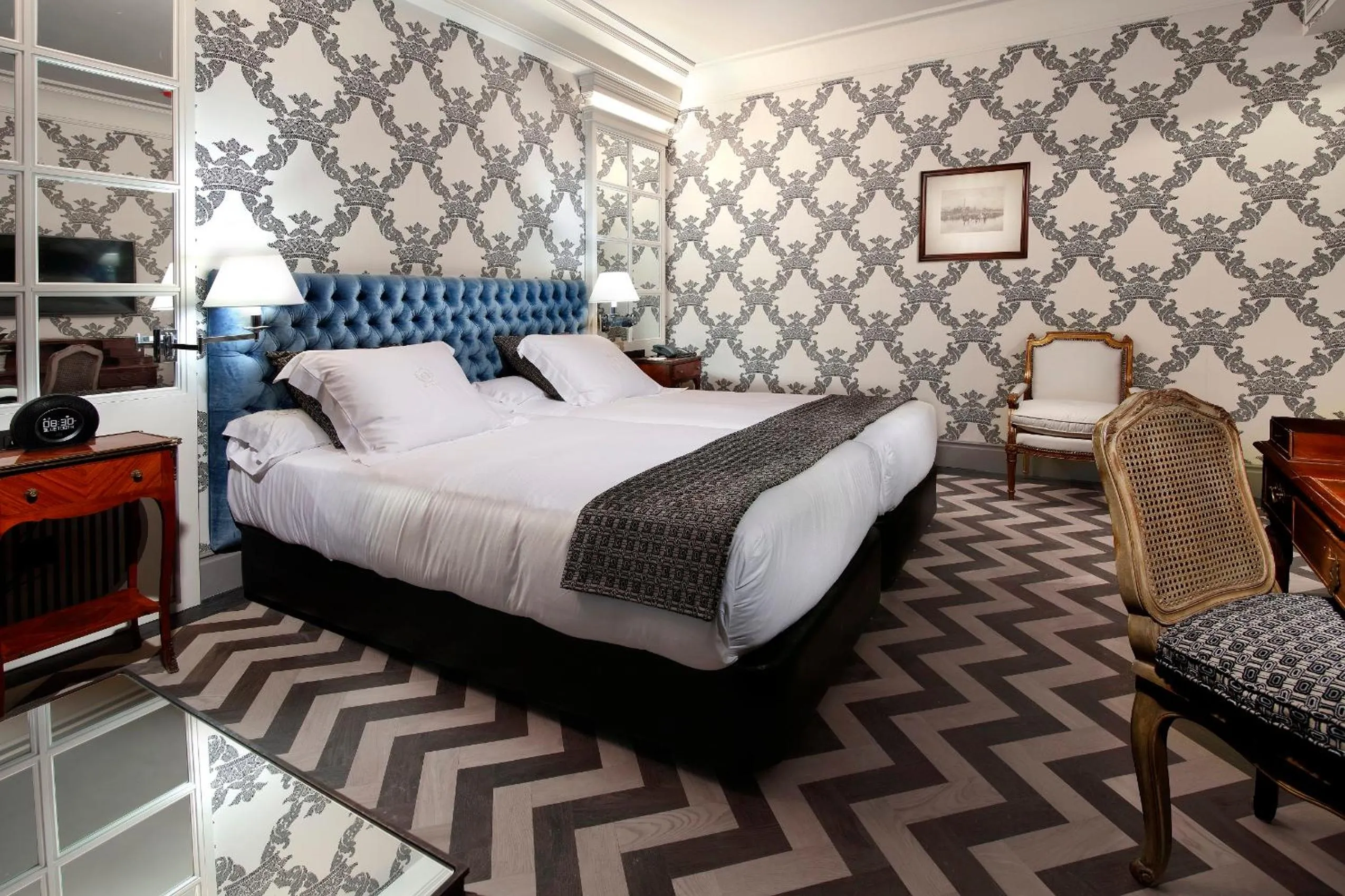 Photo of the whole room, Bed in Relais & Châteaux Heritage Hotel