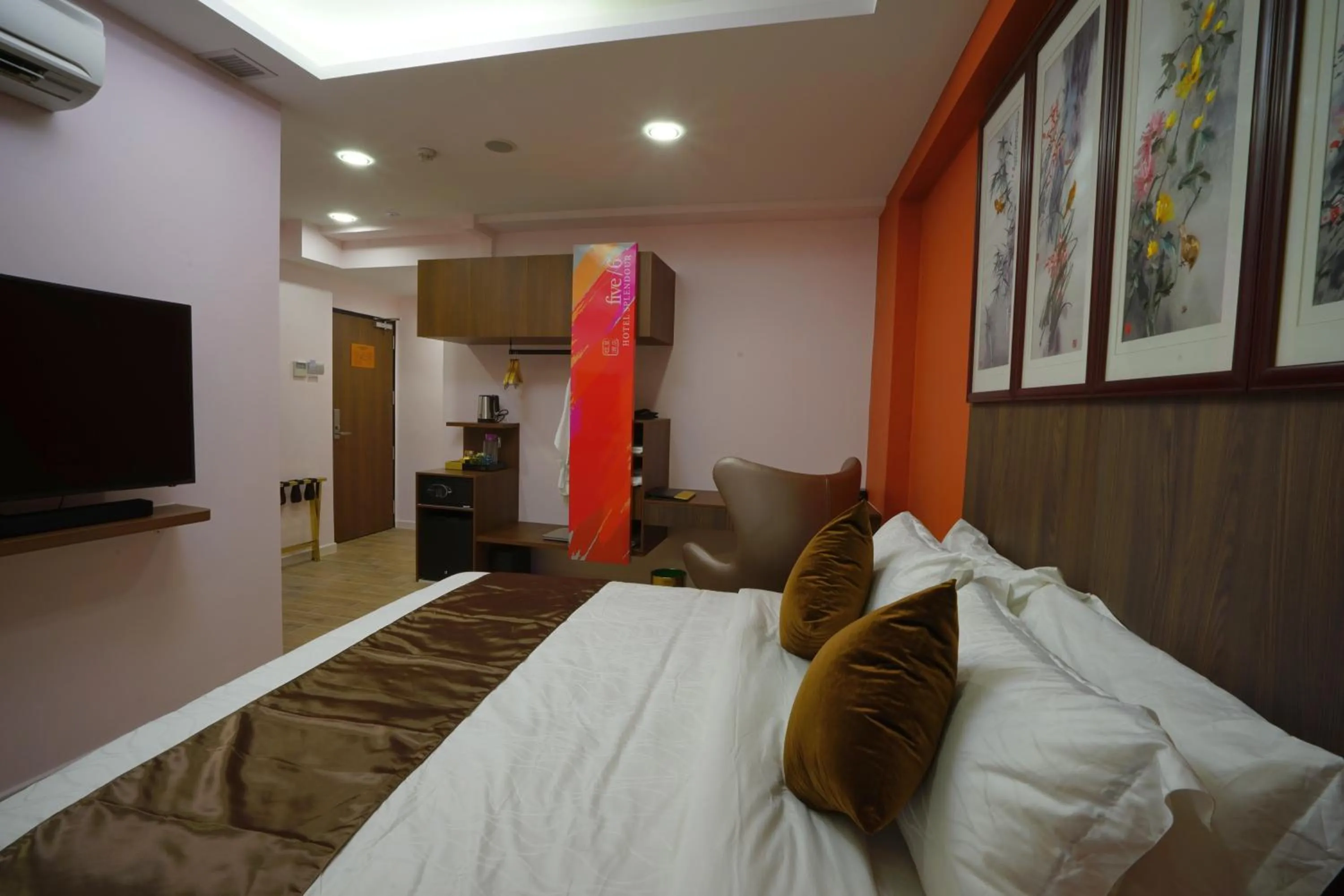 Photo of the whole room, Bed in five6 Hotel Splendour