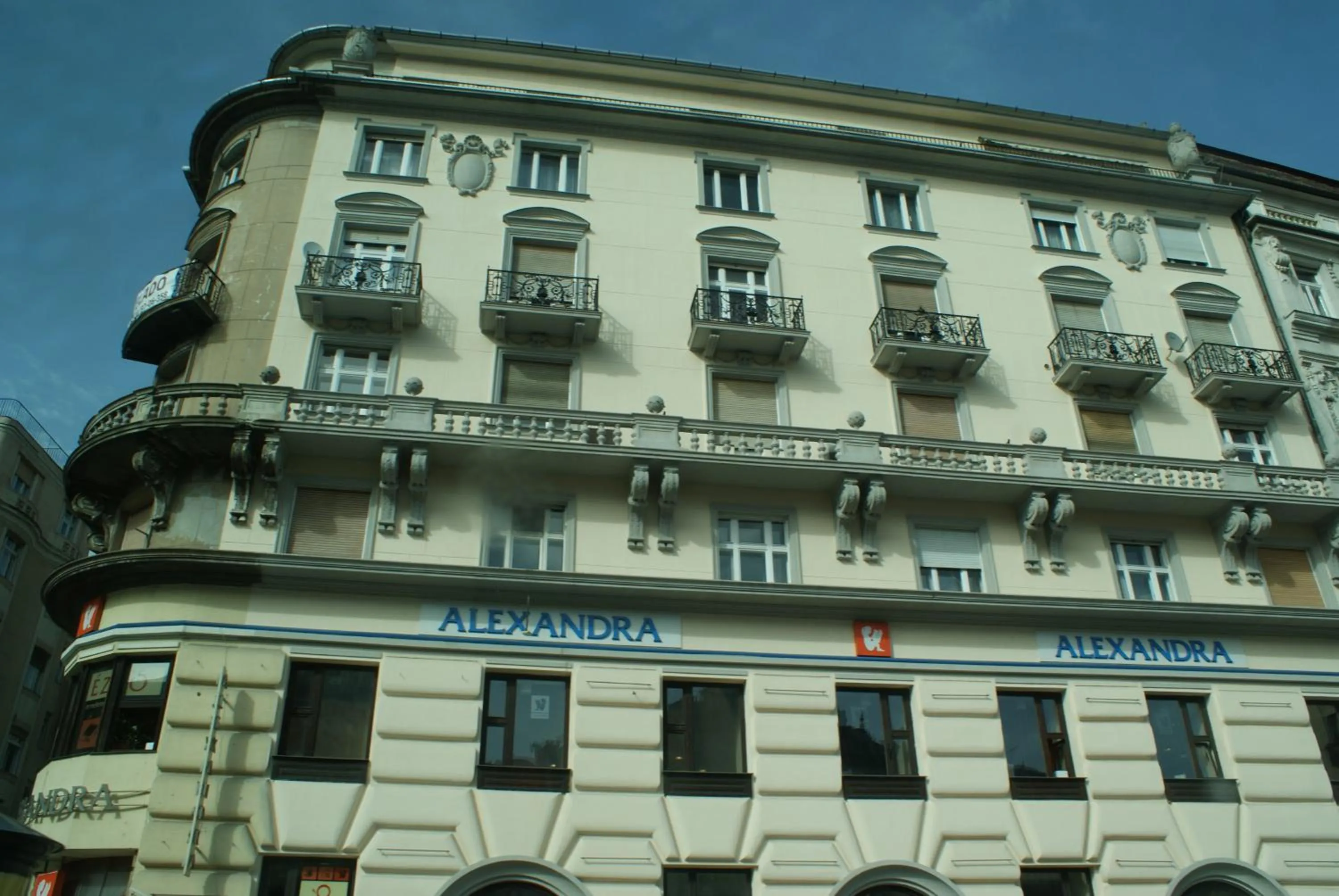 Property building in Budapest Holidays Fashion