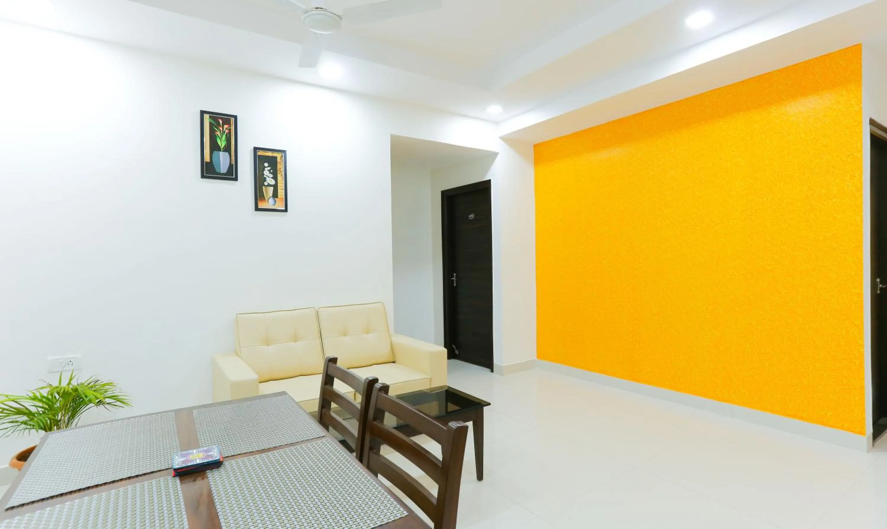 Seating area in Itsy Hotels Worldtree Bellandur