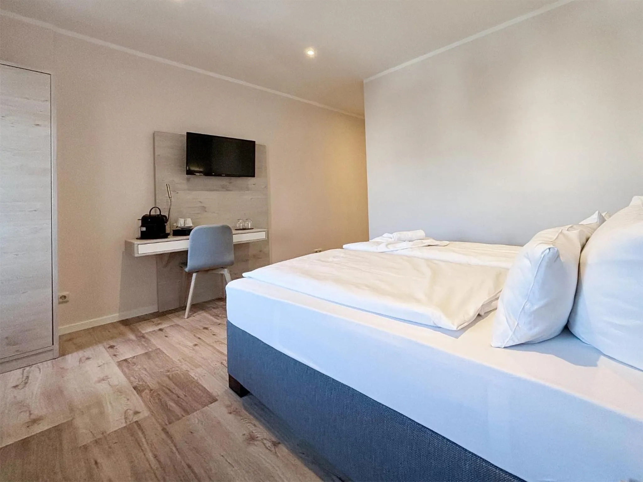 Photo of the whole room, Bed in DORMERO Hotel Wilhelmshaven