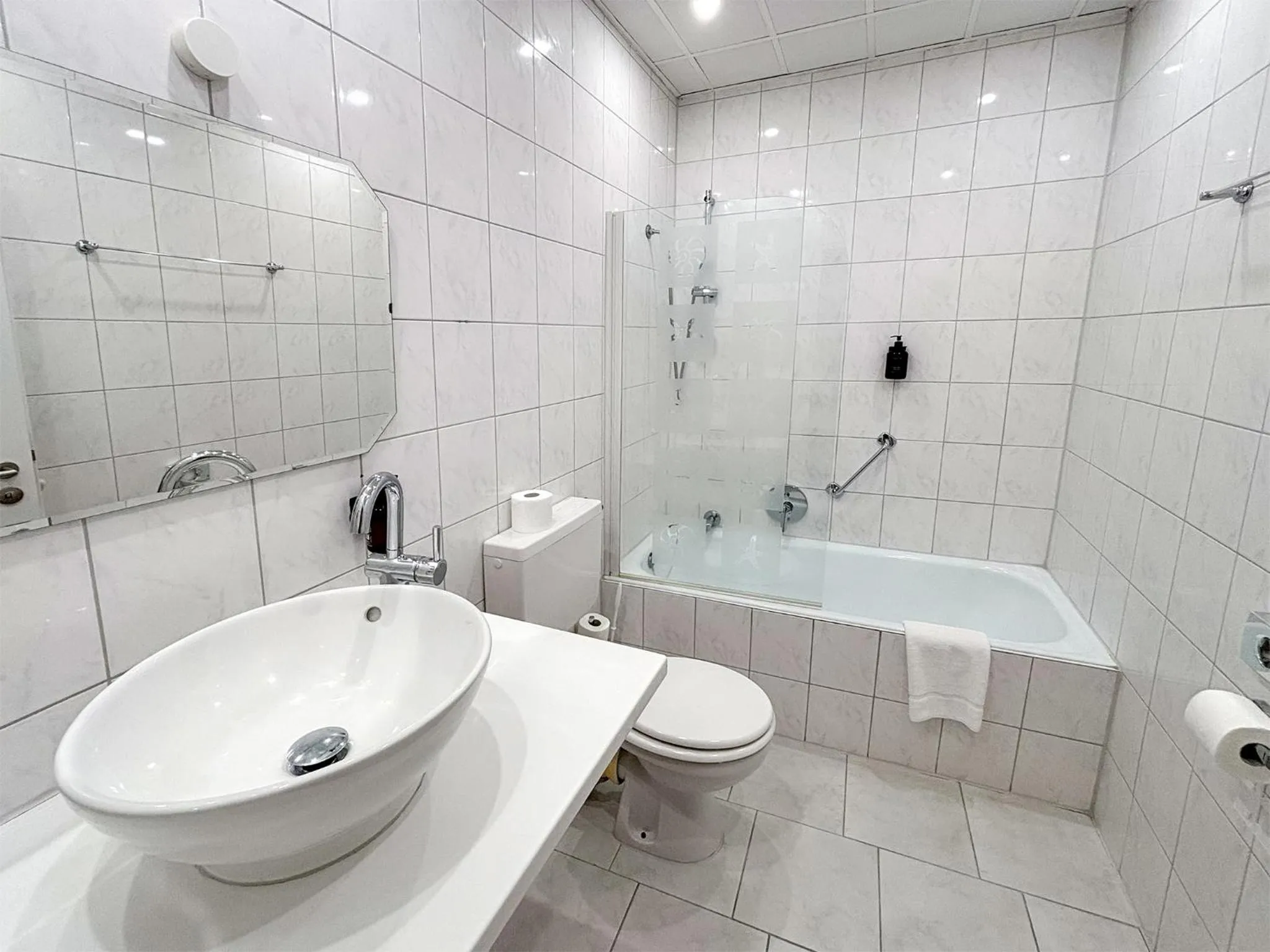 Bathroom in DORMERO Hotel Wilhelmshaven