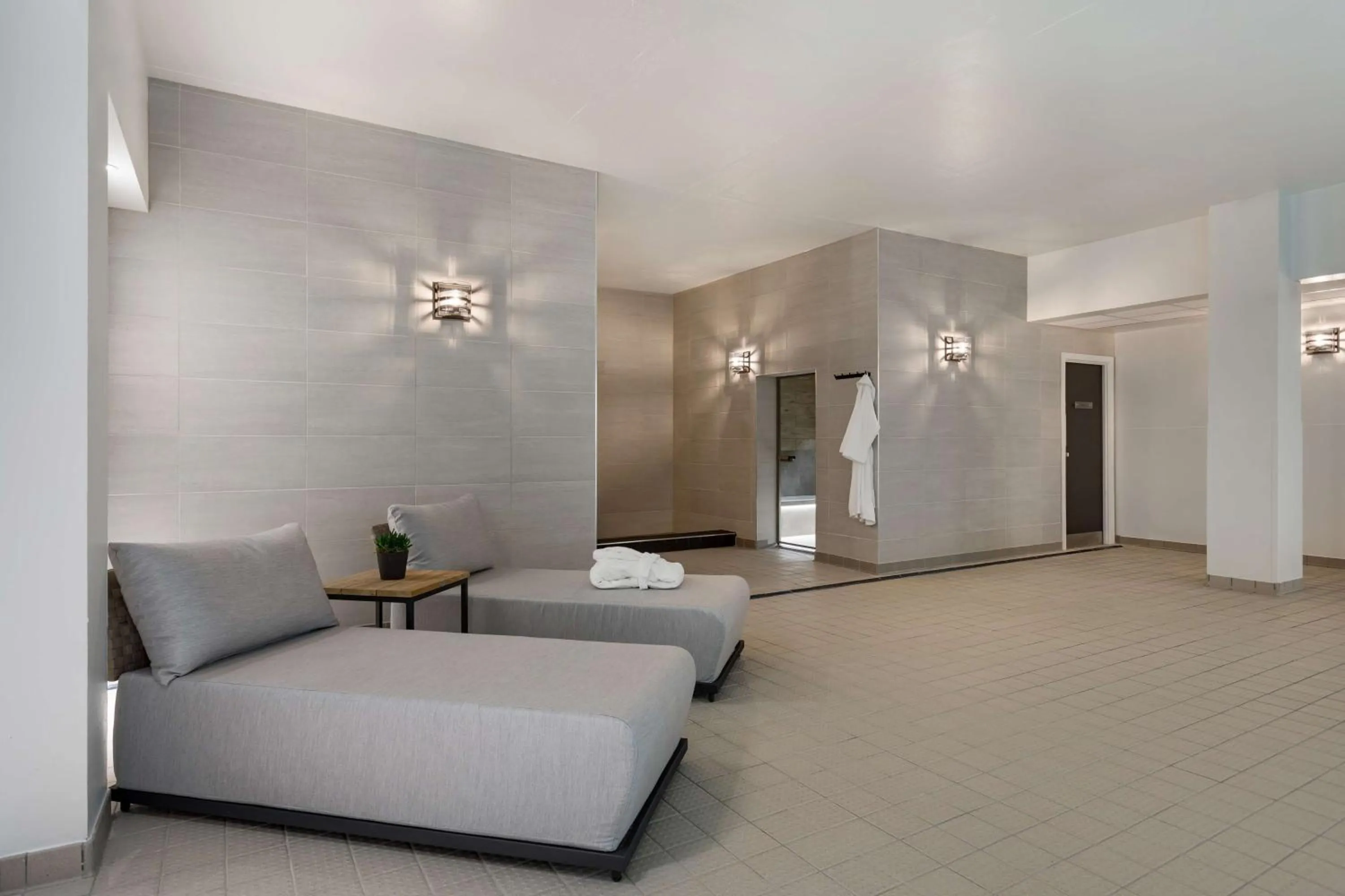 Fitness centre/facilities, Bed in Radisson Blu Hotel London Stansted Airport