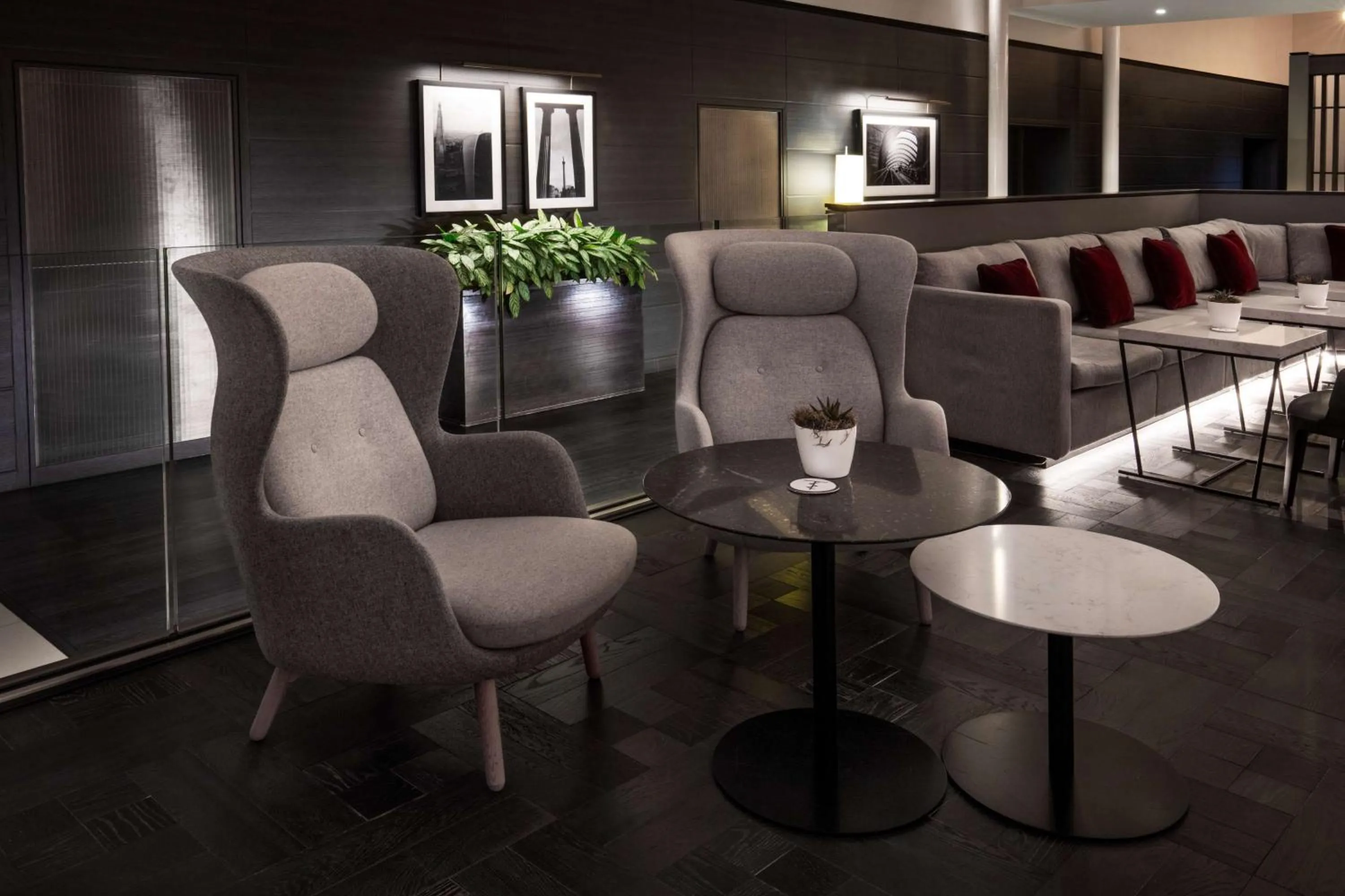 Lounge or bar in Radisson Blu Hotel London Stansted Airport