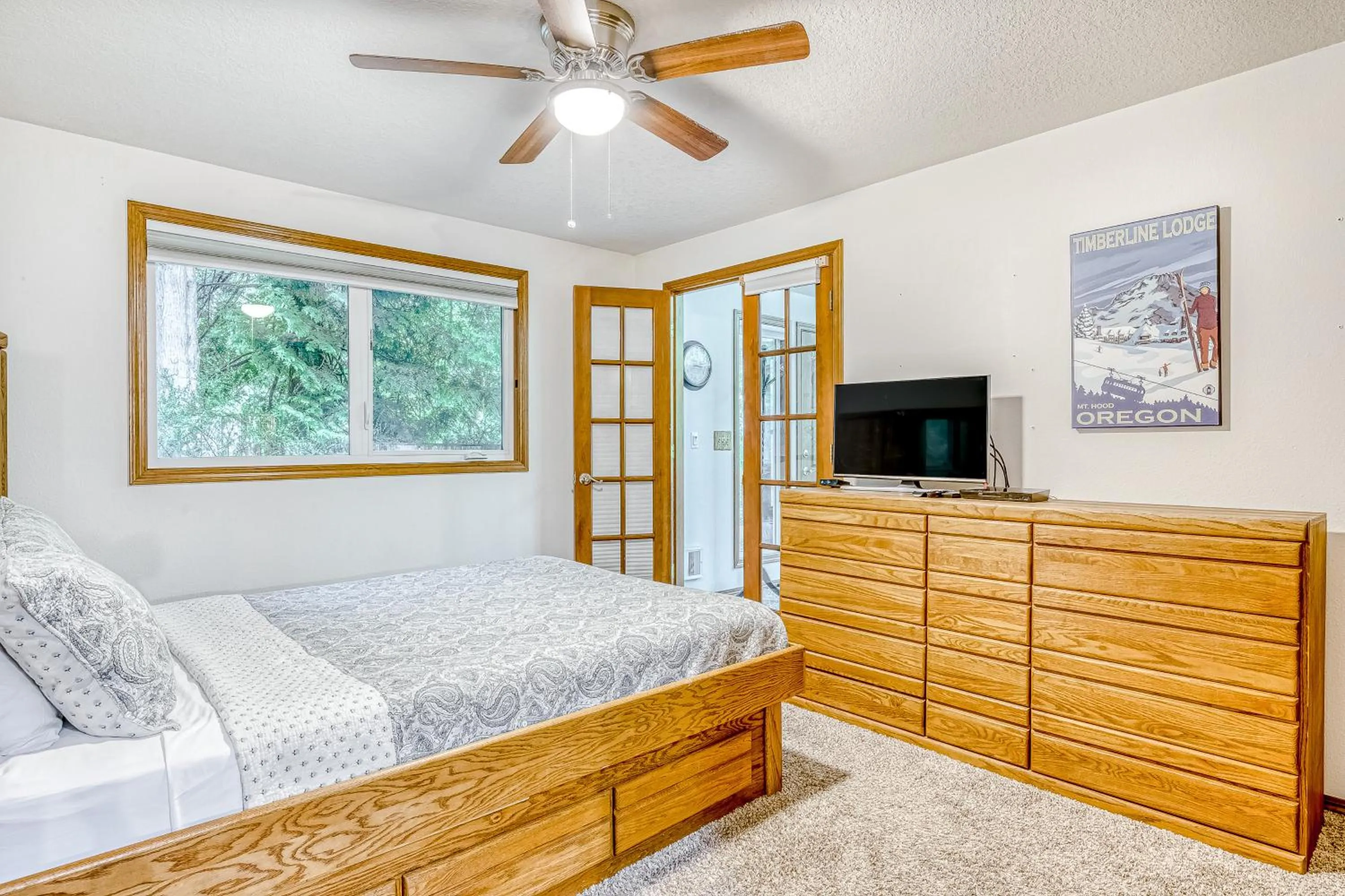 Bed in Shadowbrook Chalet