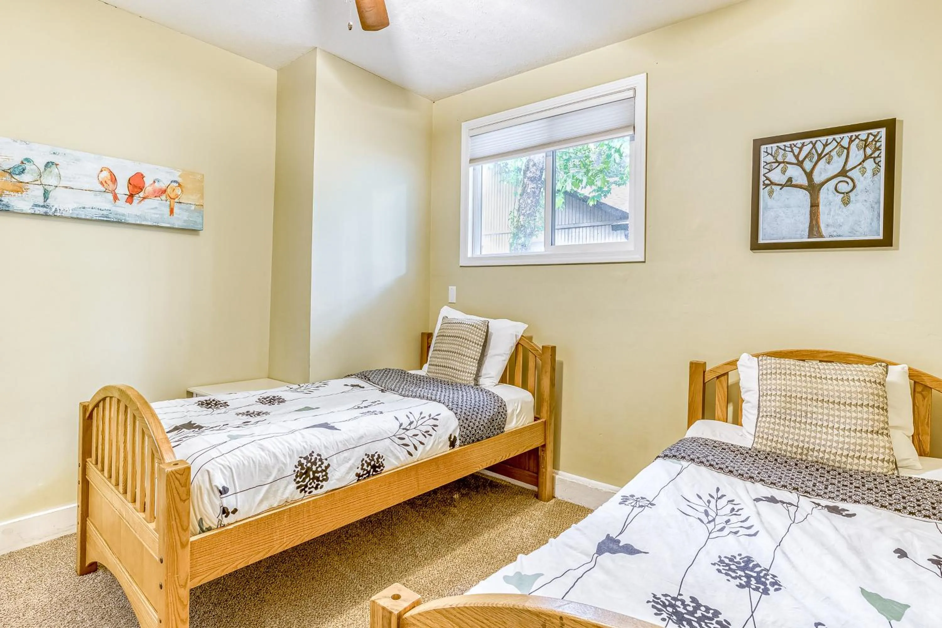 Bed in Shadowbrook Chalet