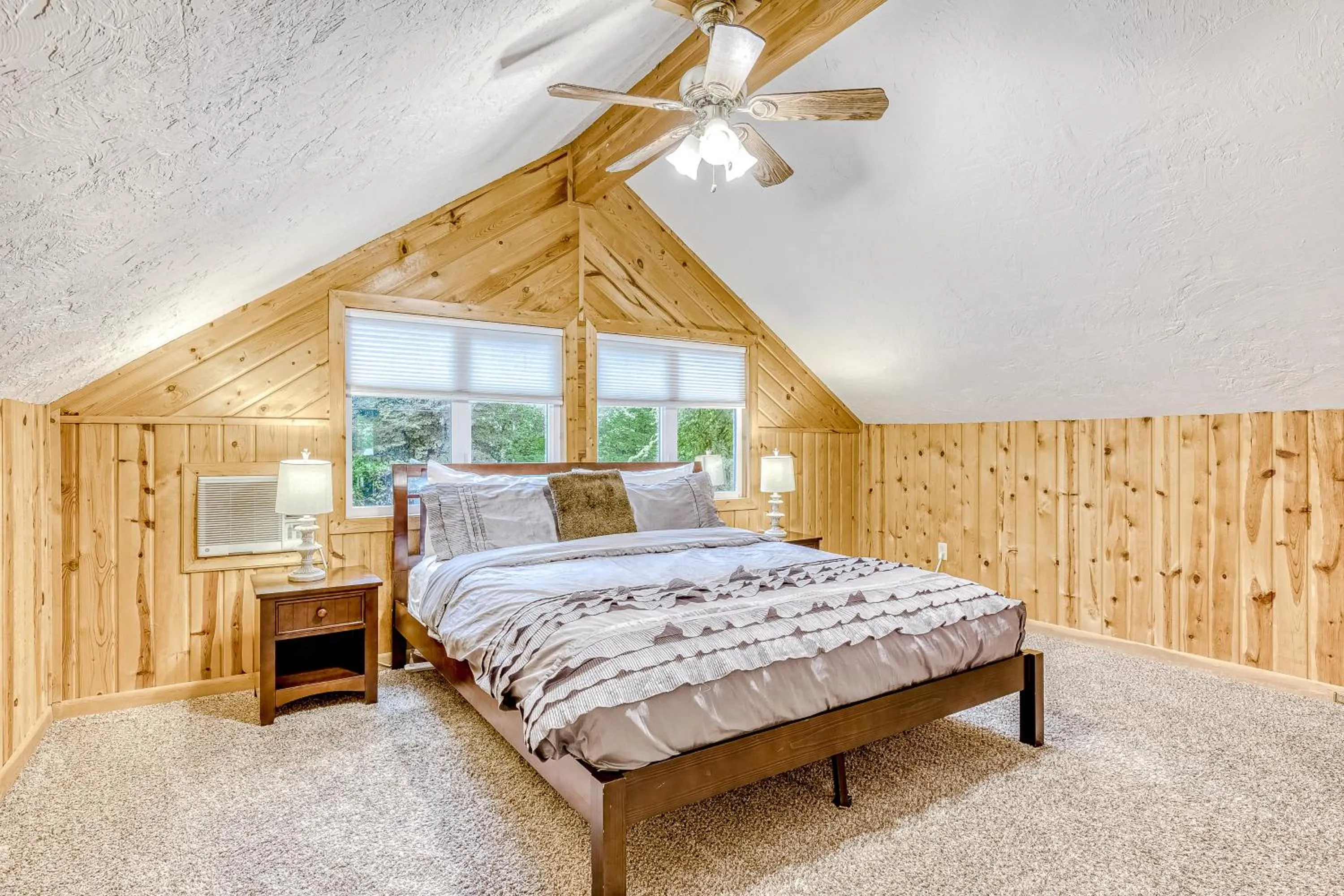 Bed in Shadowbrook Chalet