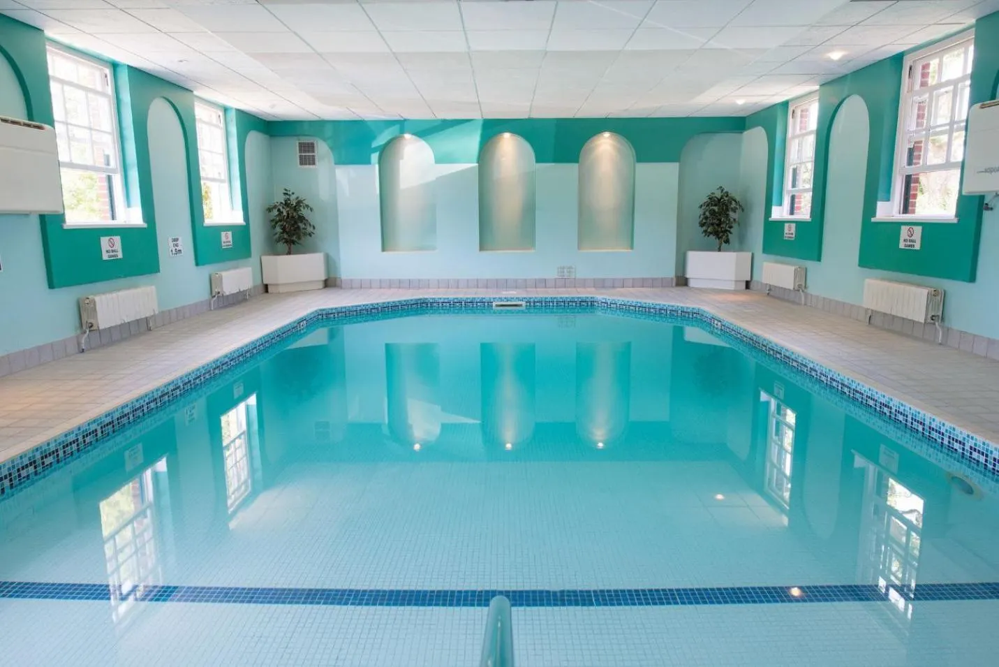 Swimming pool in Bartley Lodge Hotel