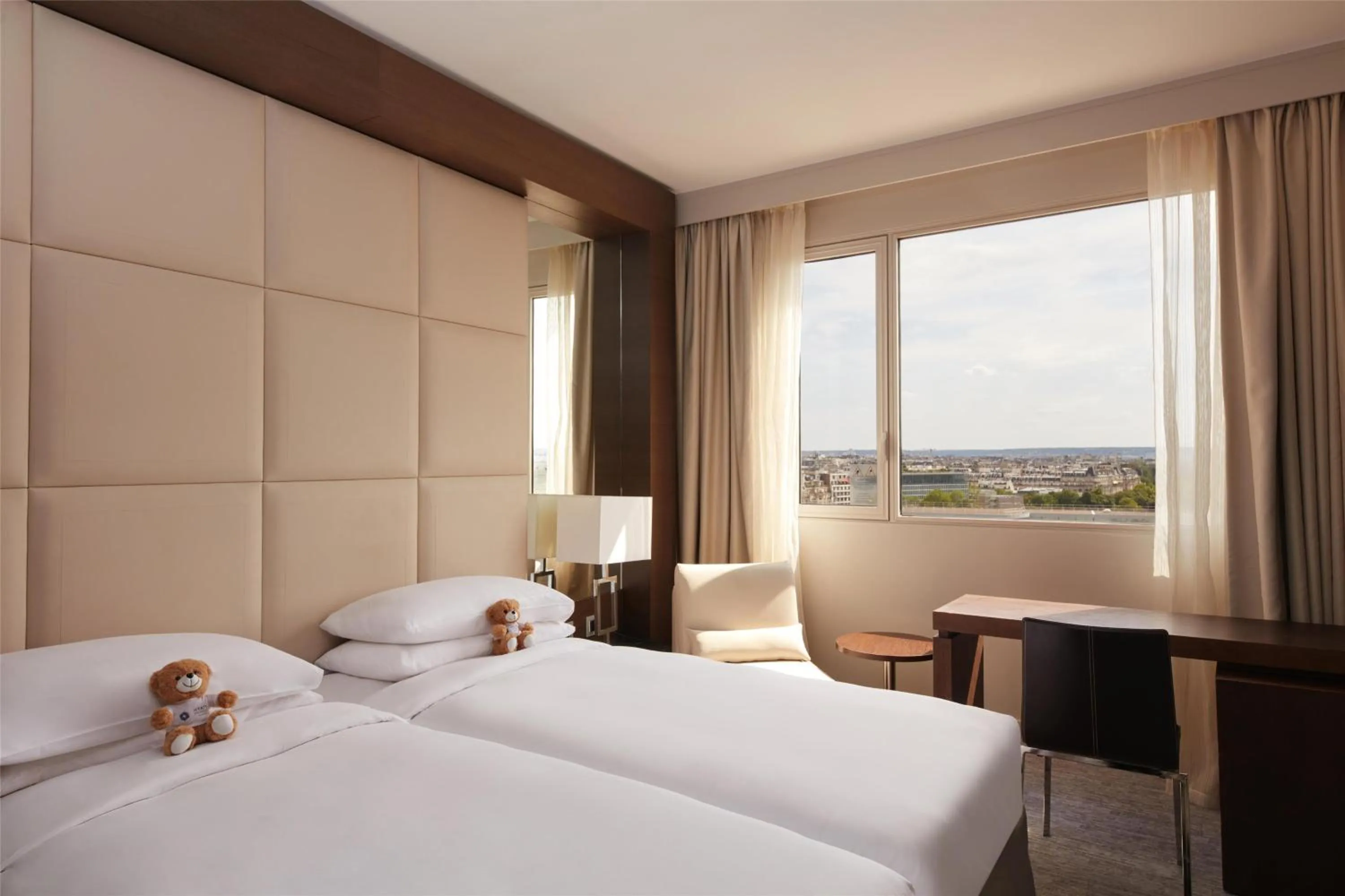 Bedroom, Bed in Hyatt Regency Paris Etoile
