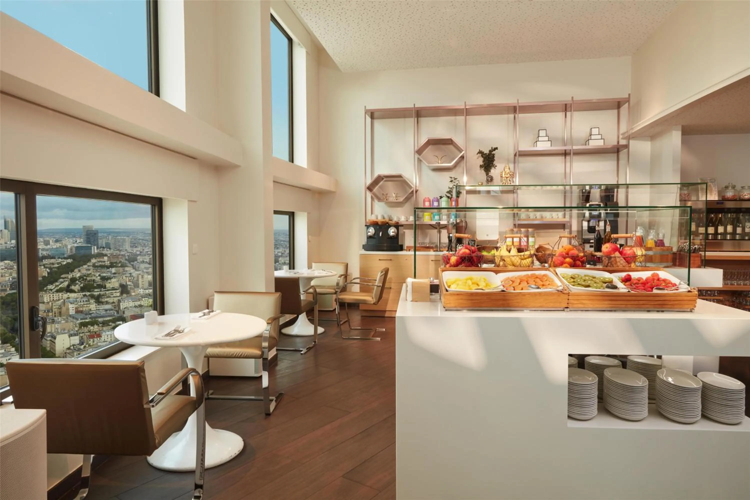 Restaurant/places to eat in Hyatt Regency Paris Etoile