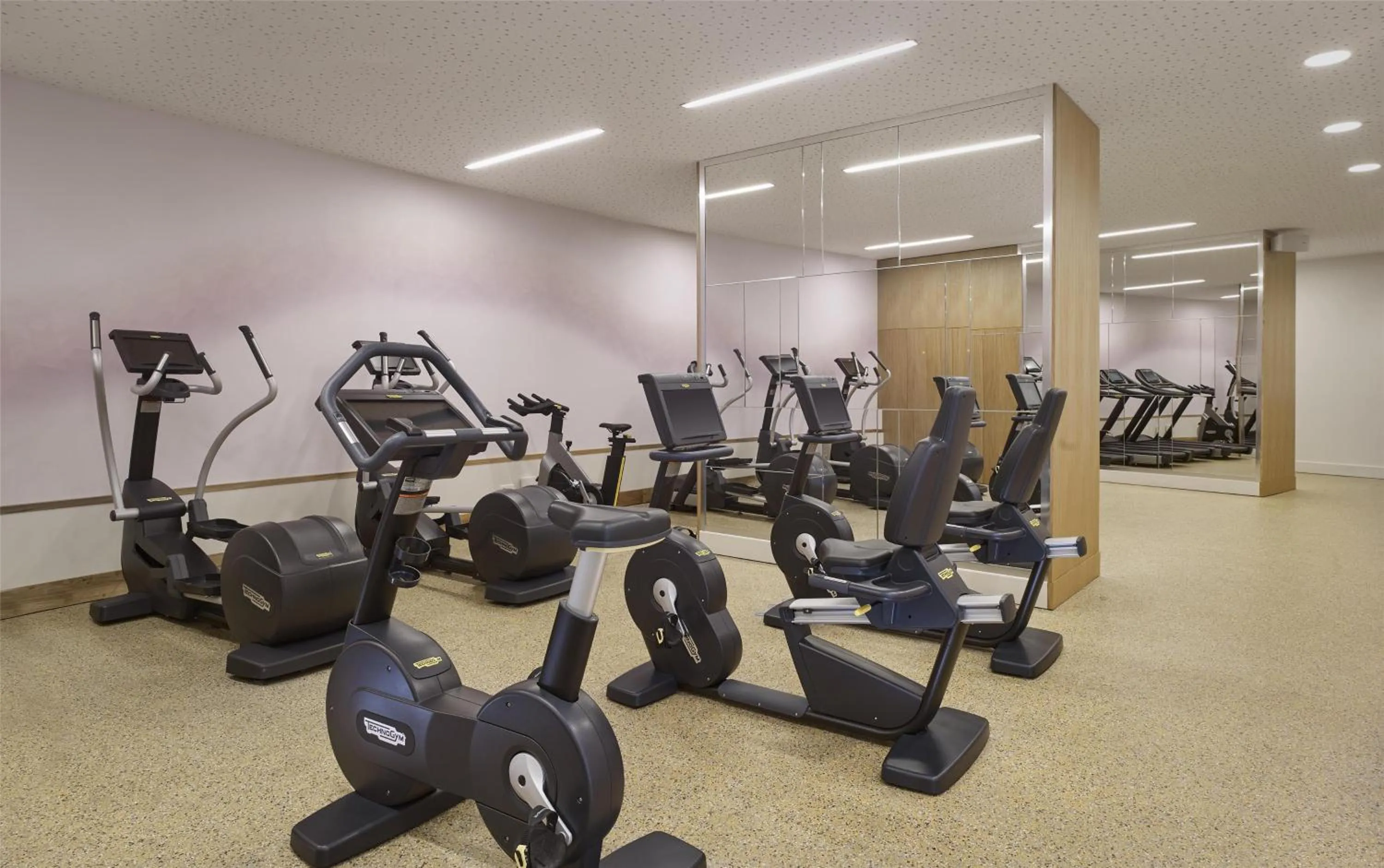 Fitness centre/facilities in Hyatt Regency Paris Etoile