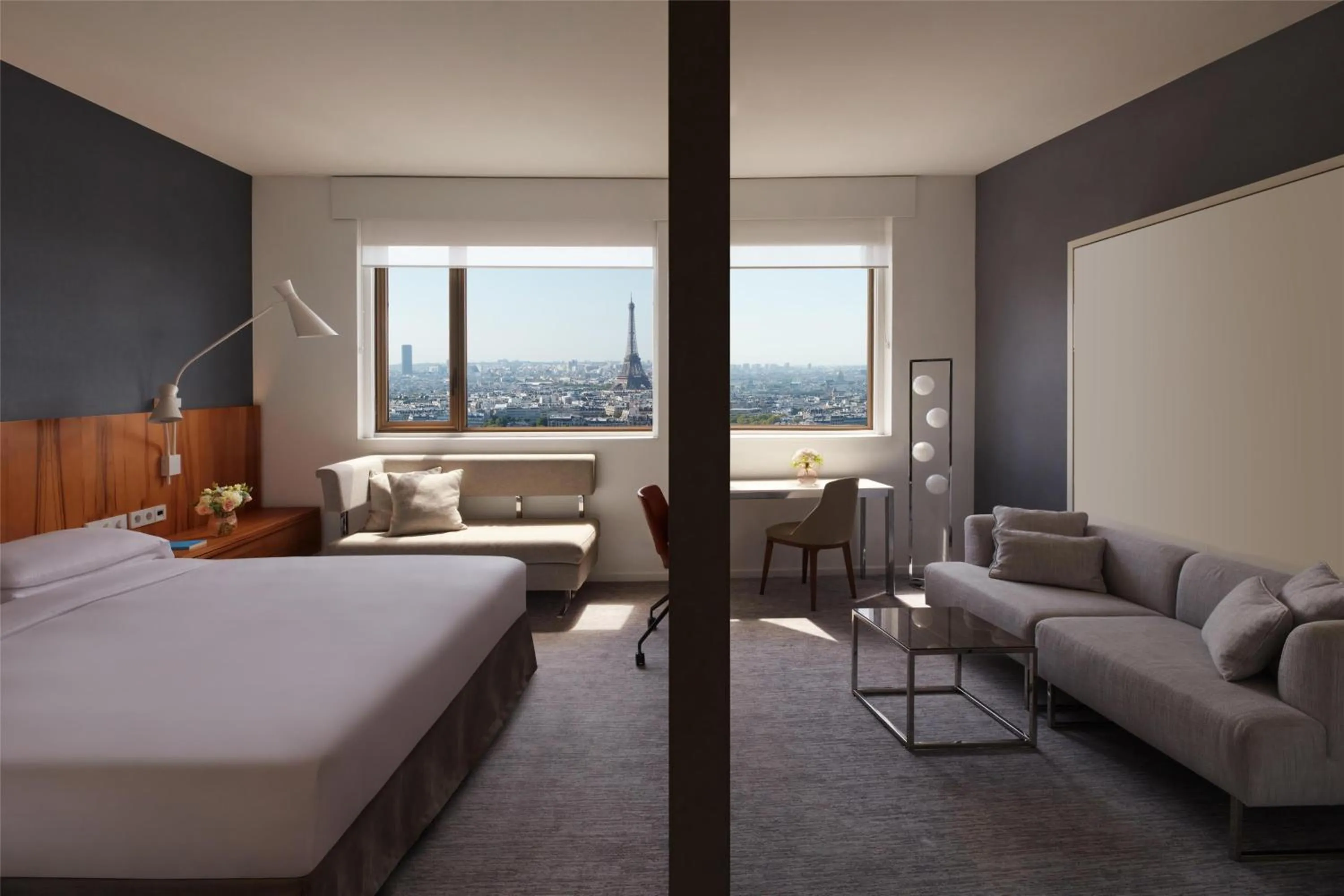 Photo of the whole room, Bed in Hyatt Regency Paris Etoile