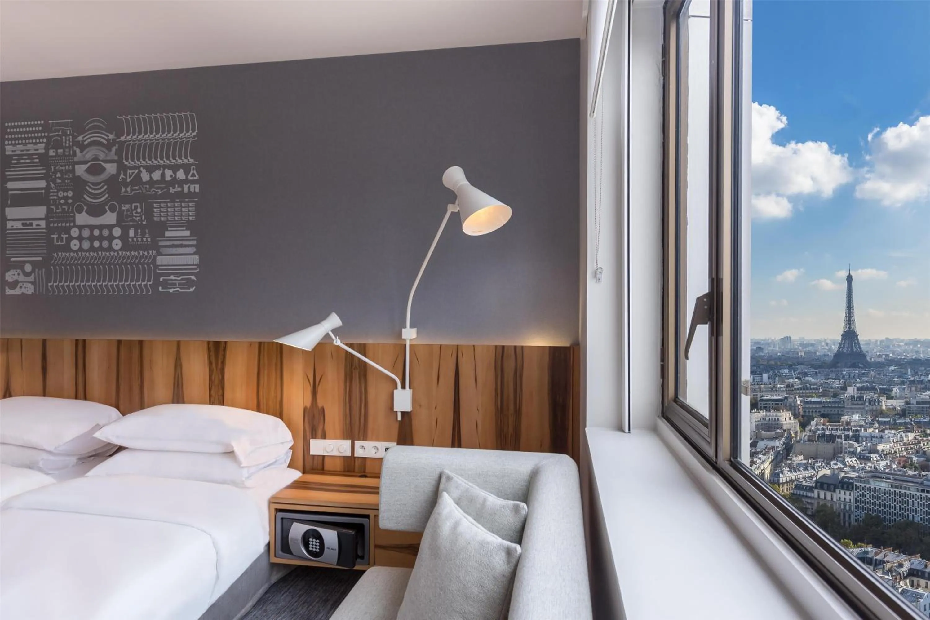 Bedroom, Bed in Hyatt Regency Paris Etoile