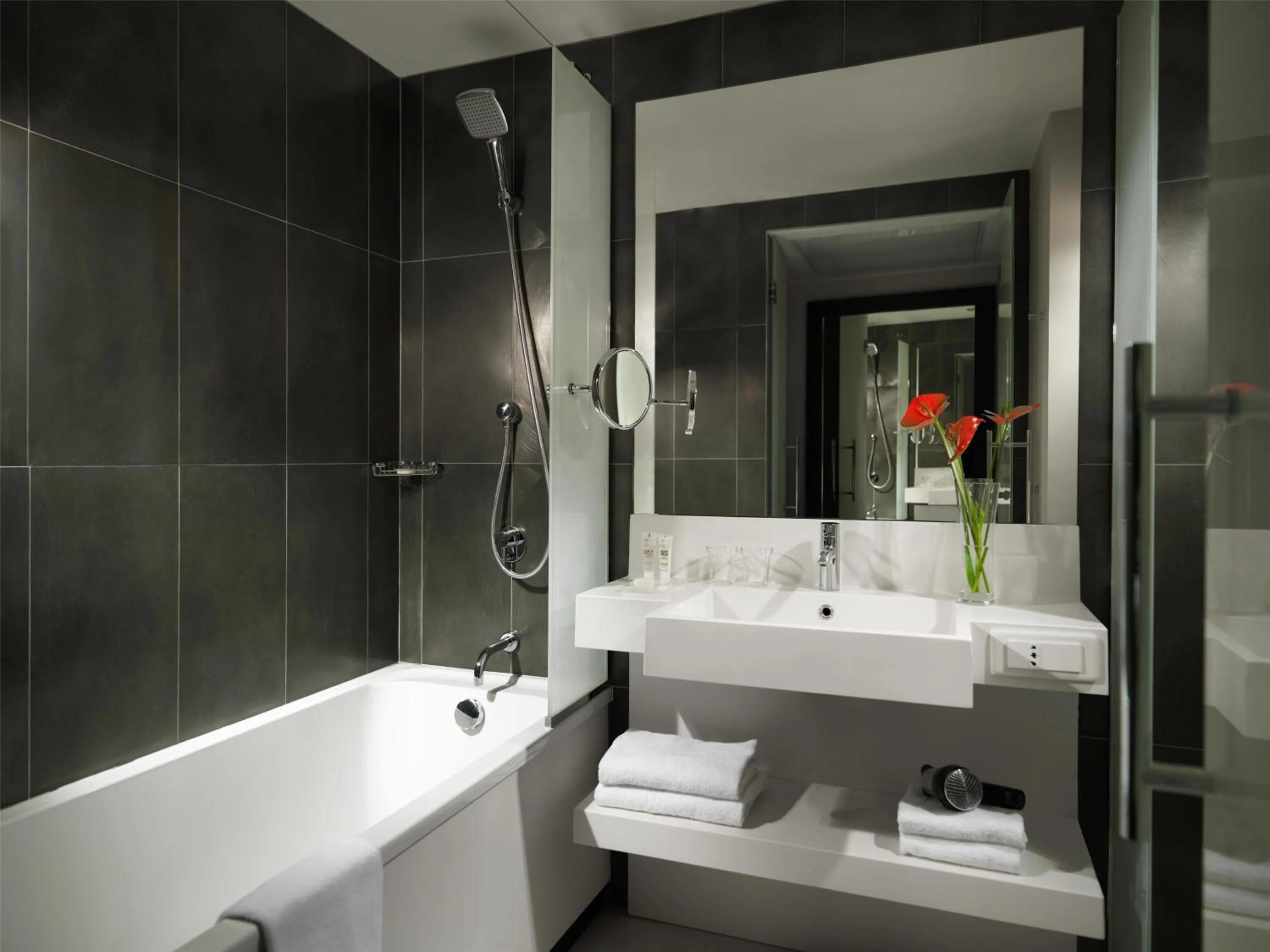 Bathroom in Hyatt Regency Paris Etoile