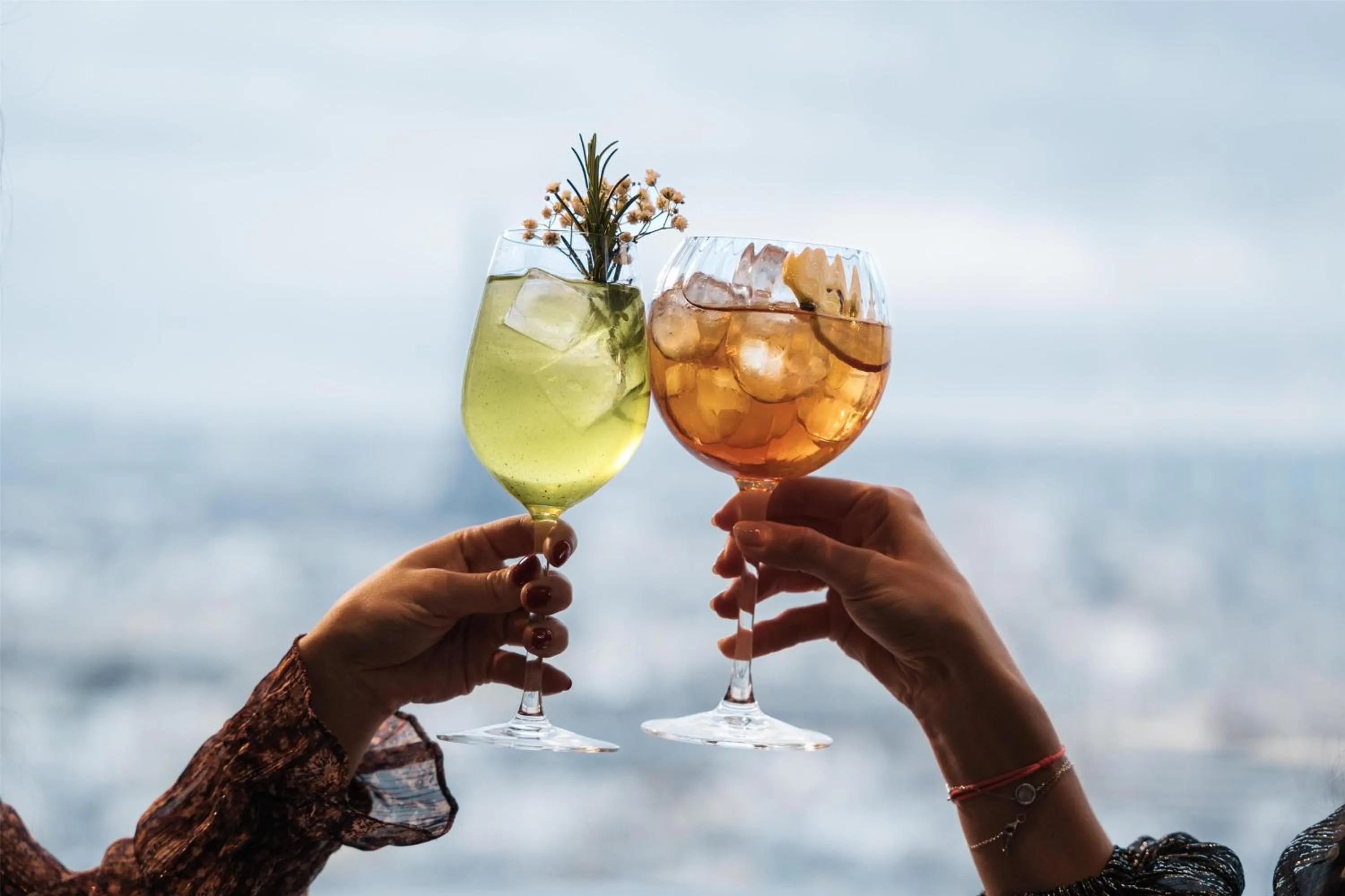 Lounge or bar in Hyatt Regency Paris Etoile