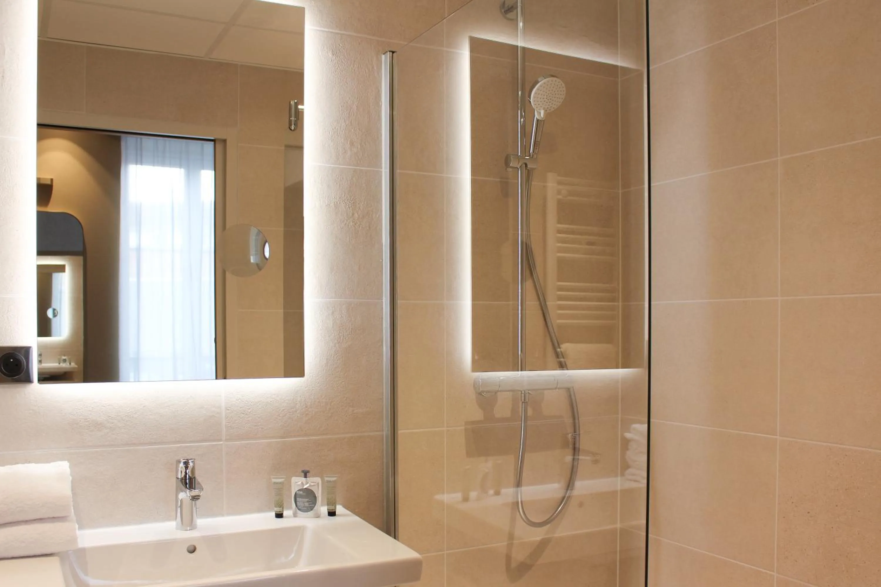 Brit Hotel Limoges Centre Gare - Hôtel & Spa