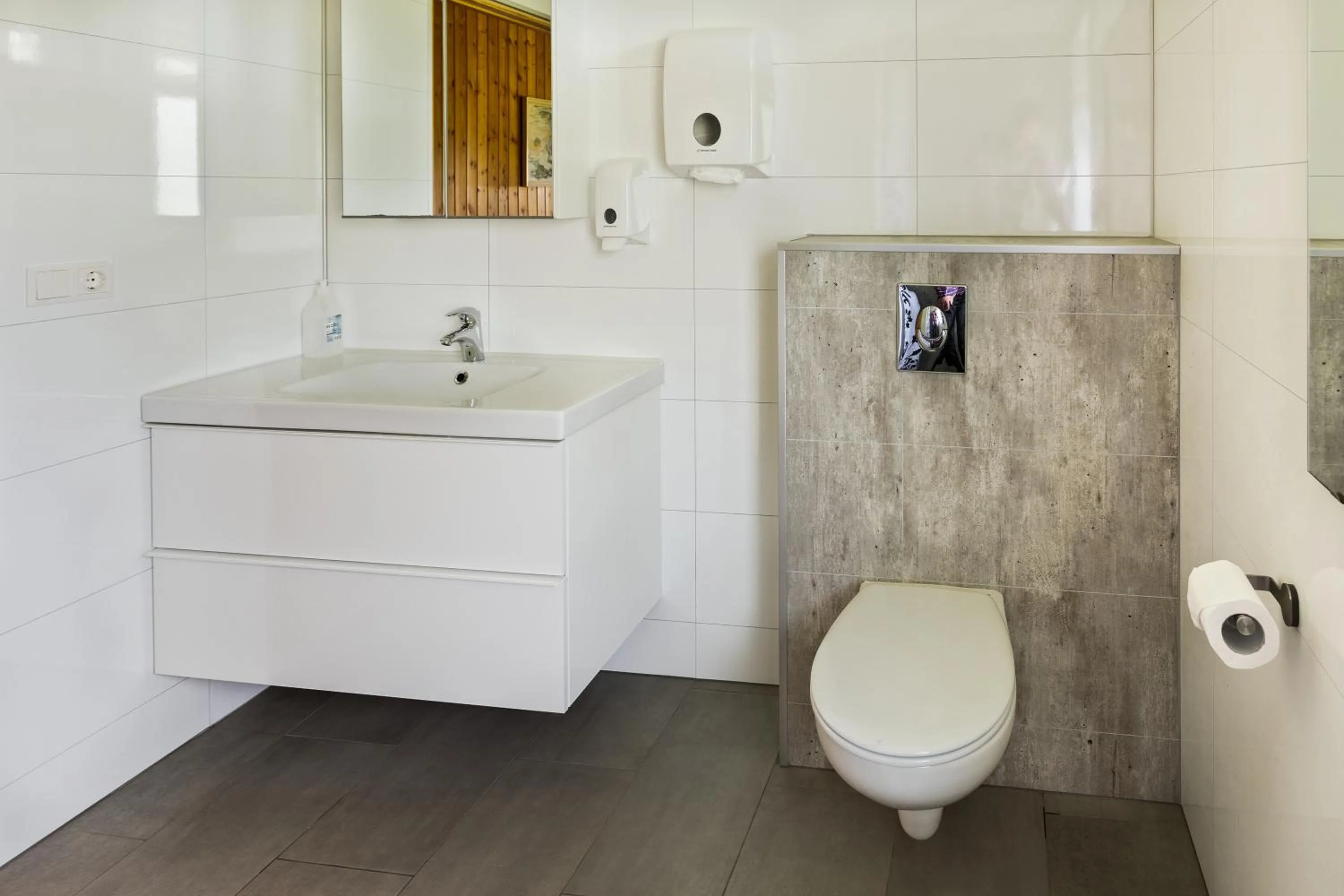 Shower in South Central Guesthouse