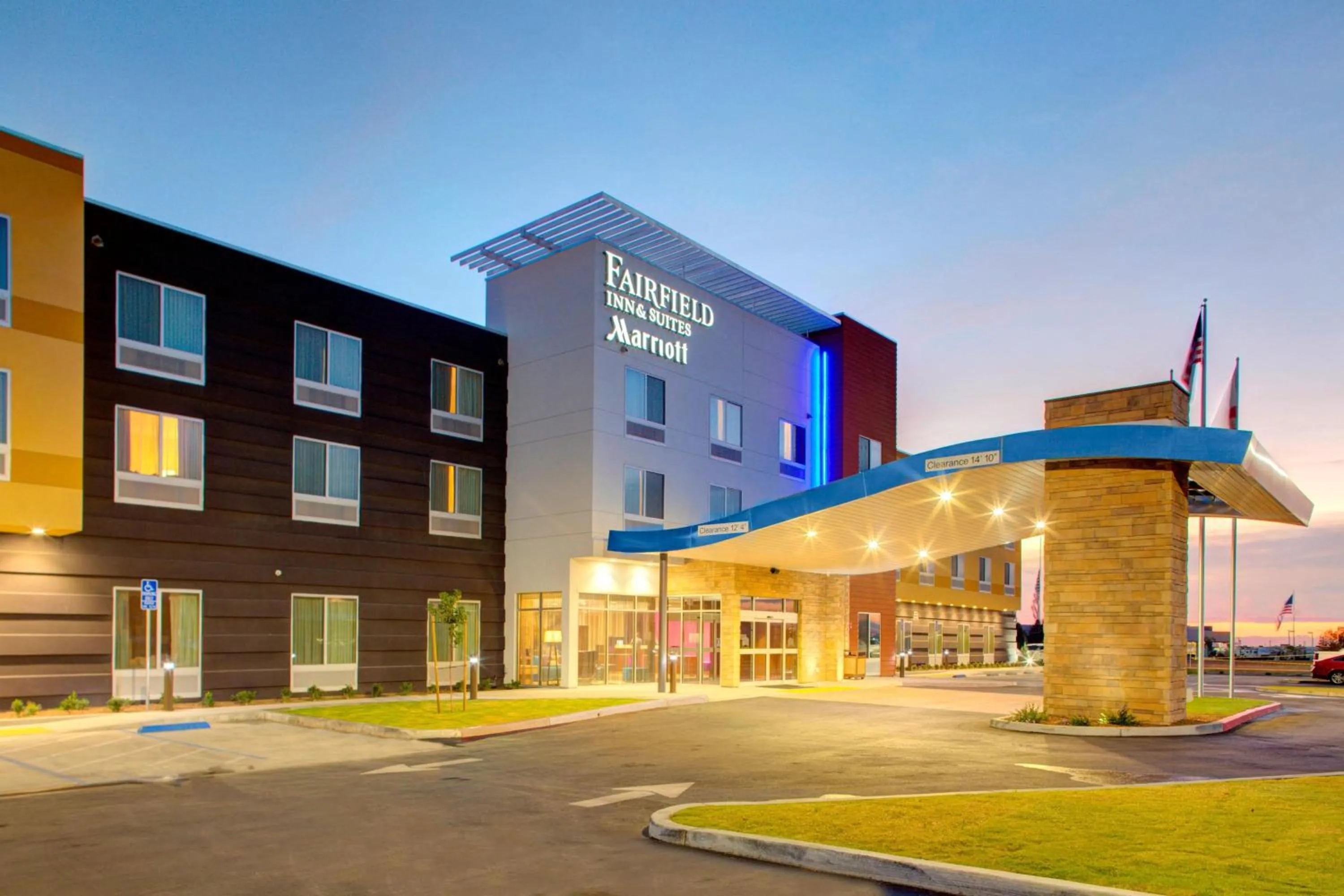 Property building in Fairfield Inn & Suites by Marriott Bakersfield North/Airport
