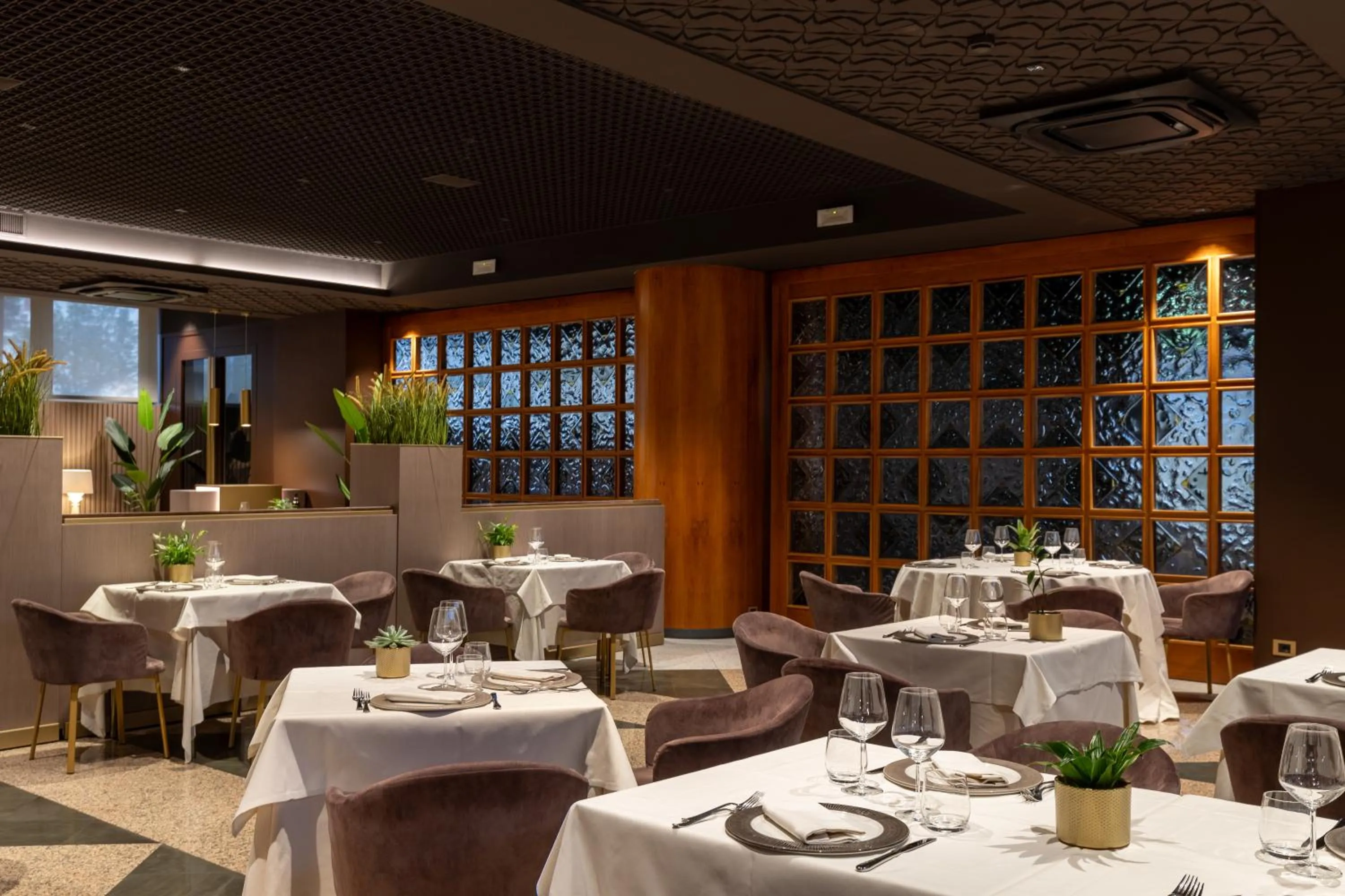 Restaurant/places to eat in Hotel Minerva