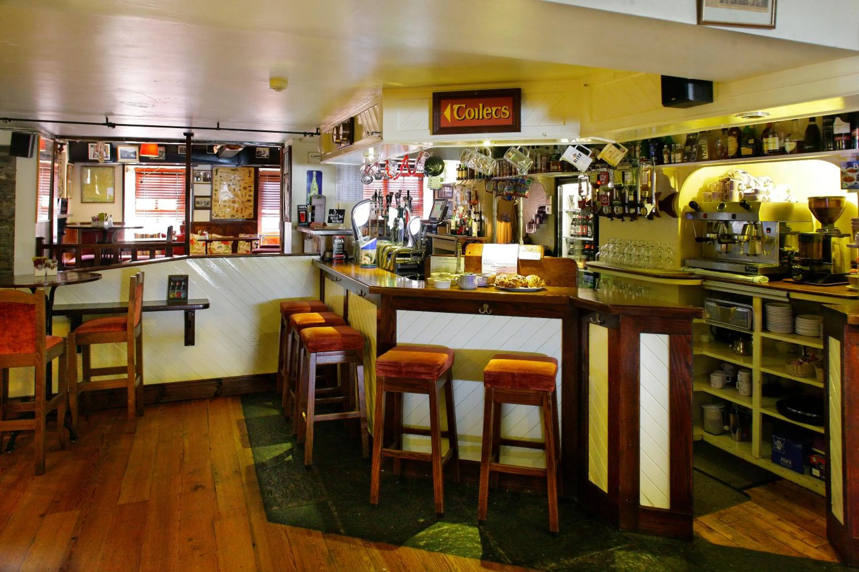 Lounge or bar in Casey's Of Baltimore Collection