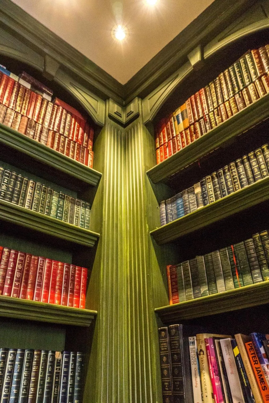 Library in Butlers Townhouse