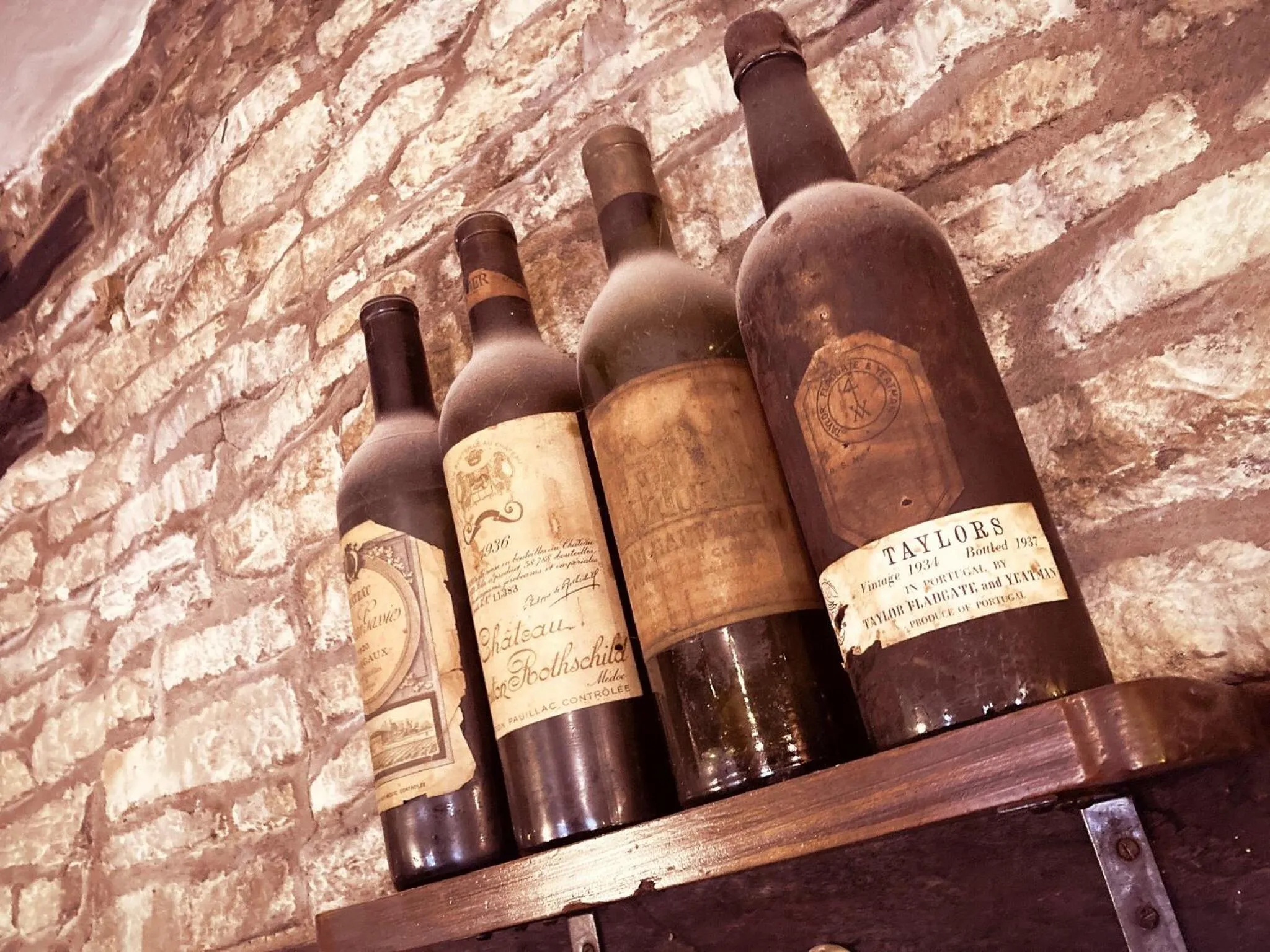 Lounge or bar in Inn for All Seasons