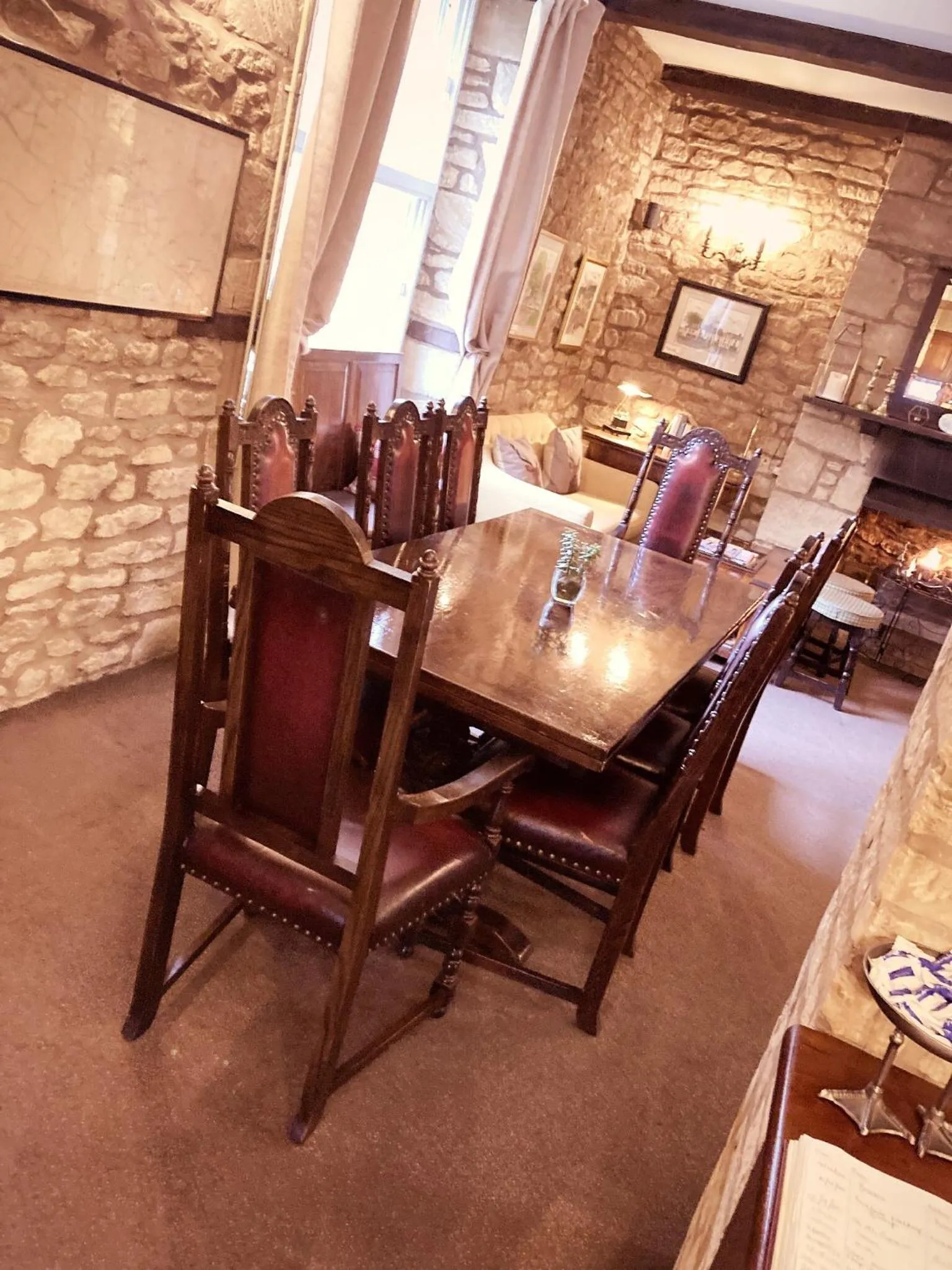 Food and drinks in Inn for All Seasons