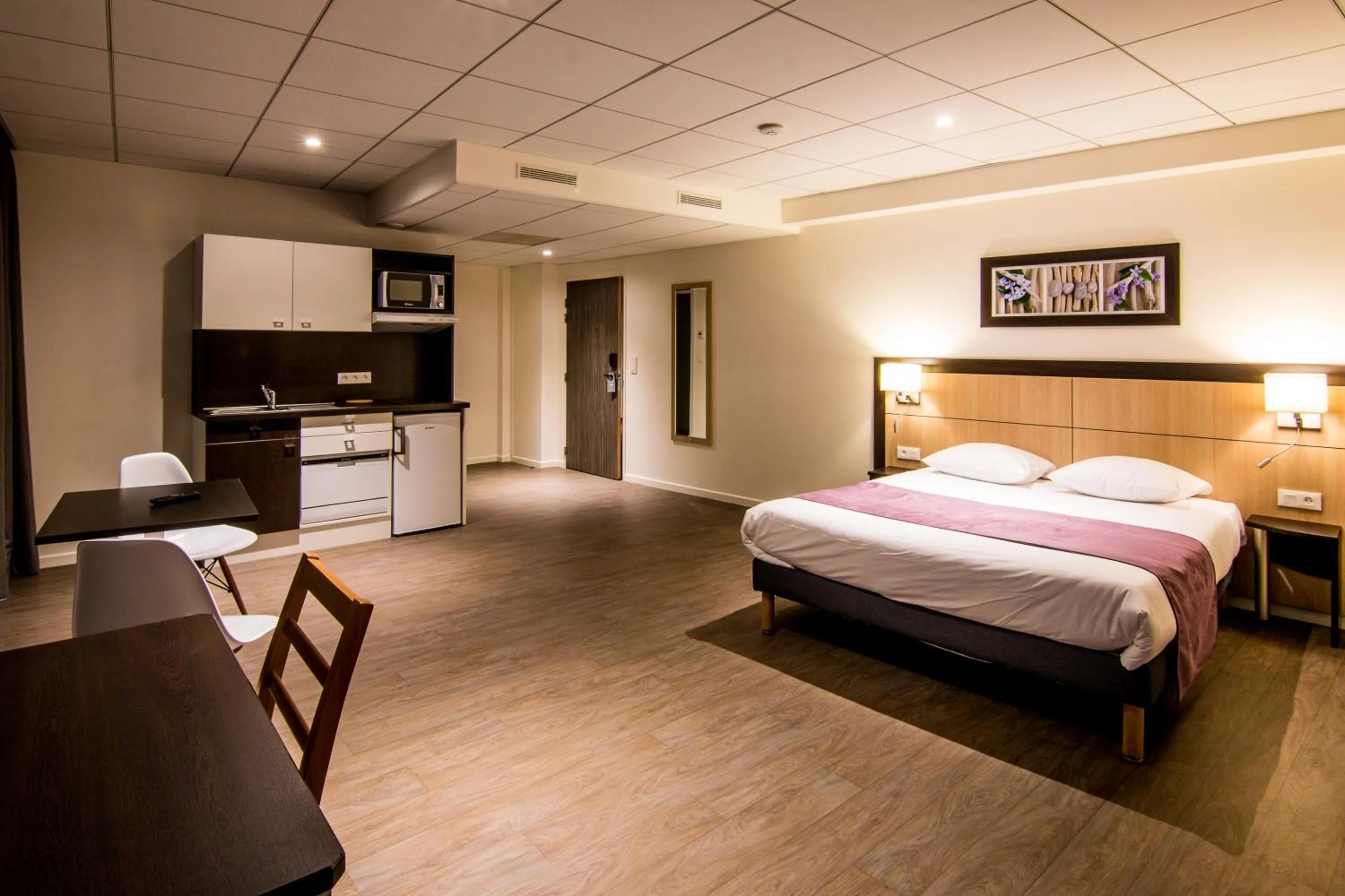 Staff, Bed in Tulip Inn Thionville Residences