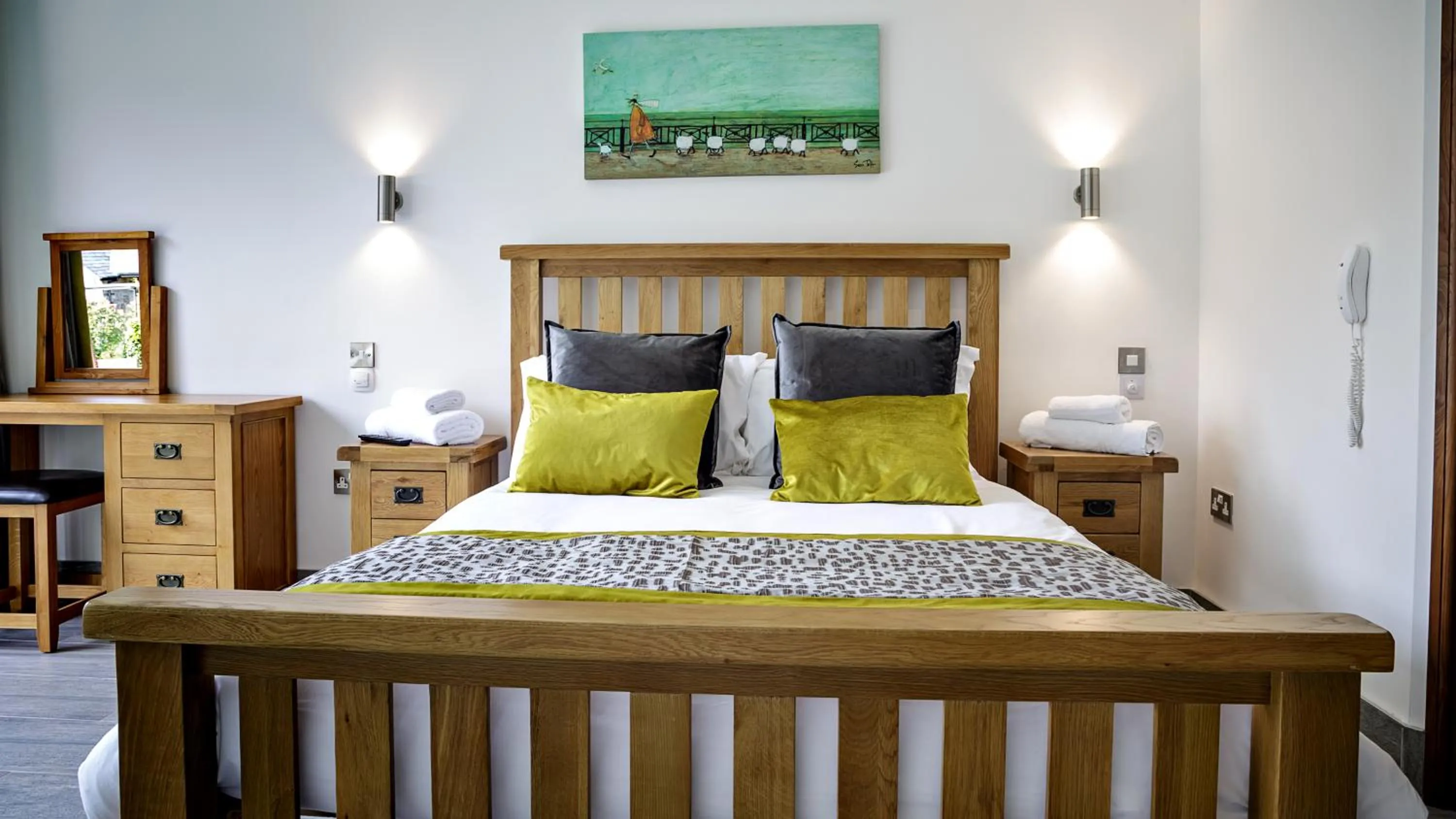 Bed in Canada Lodge and Lake