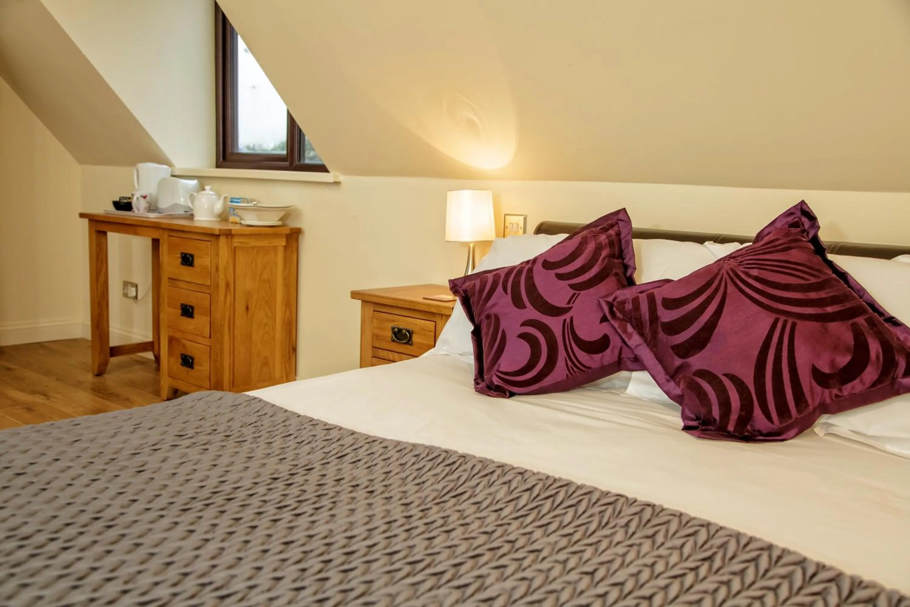 Bed in Canada Lodge and Lake