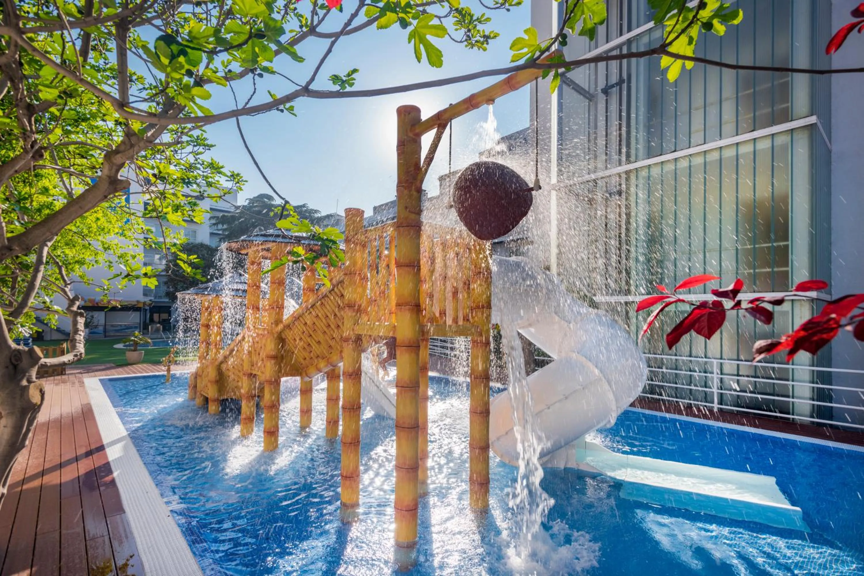 Aqua park in GHT Balmes, Hotel-Aparthotel&SPLASH