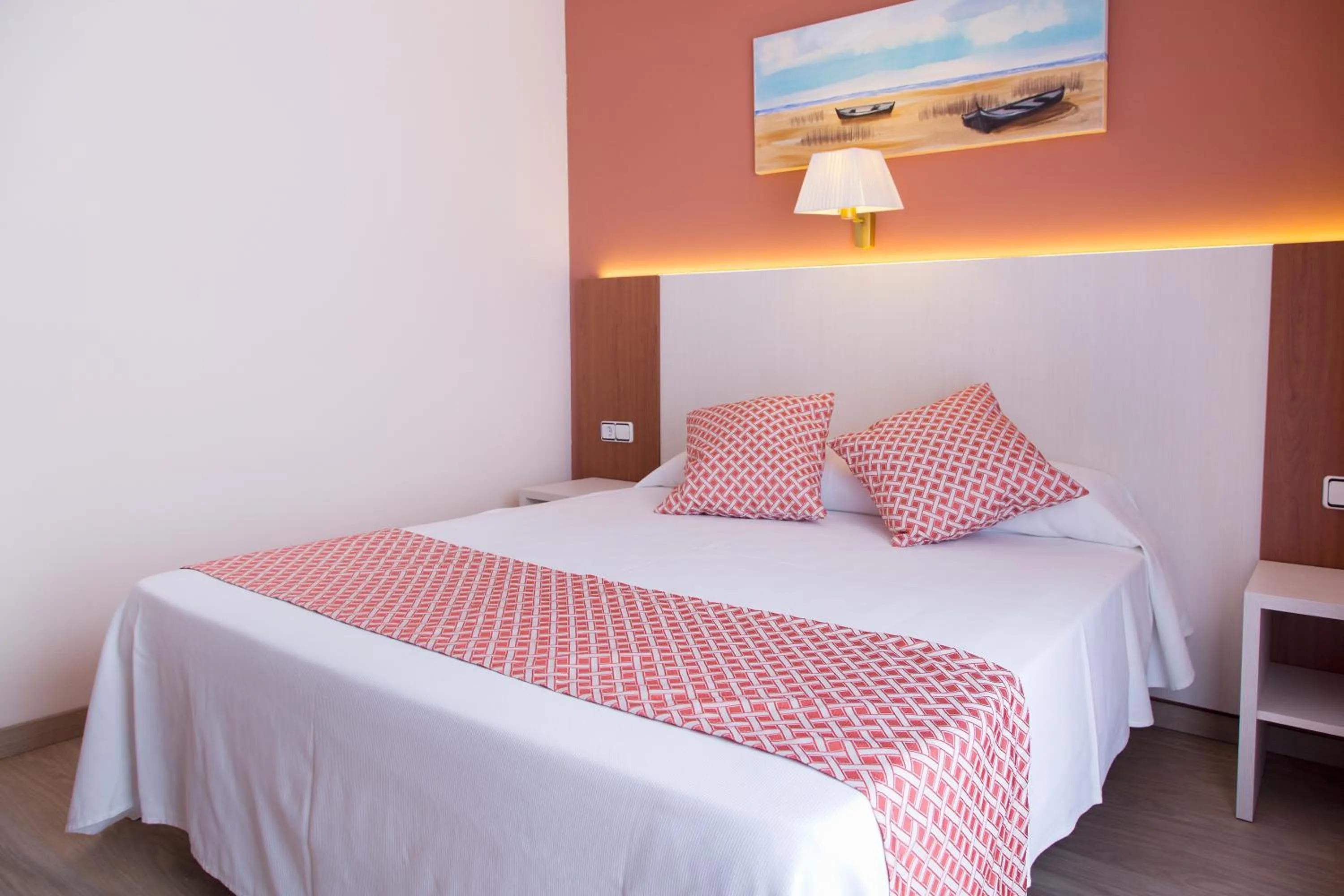 Photo of the whole room, Bed in GHT Balmes, Hotel-Aparthotel&SPLASH