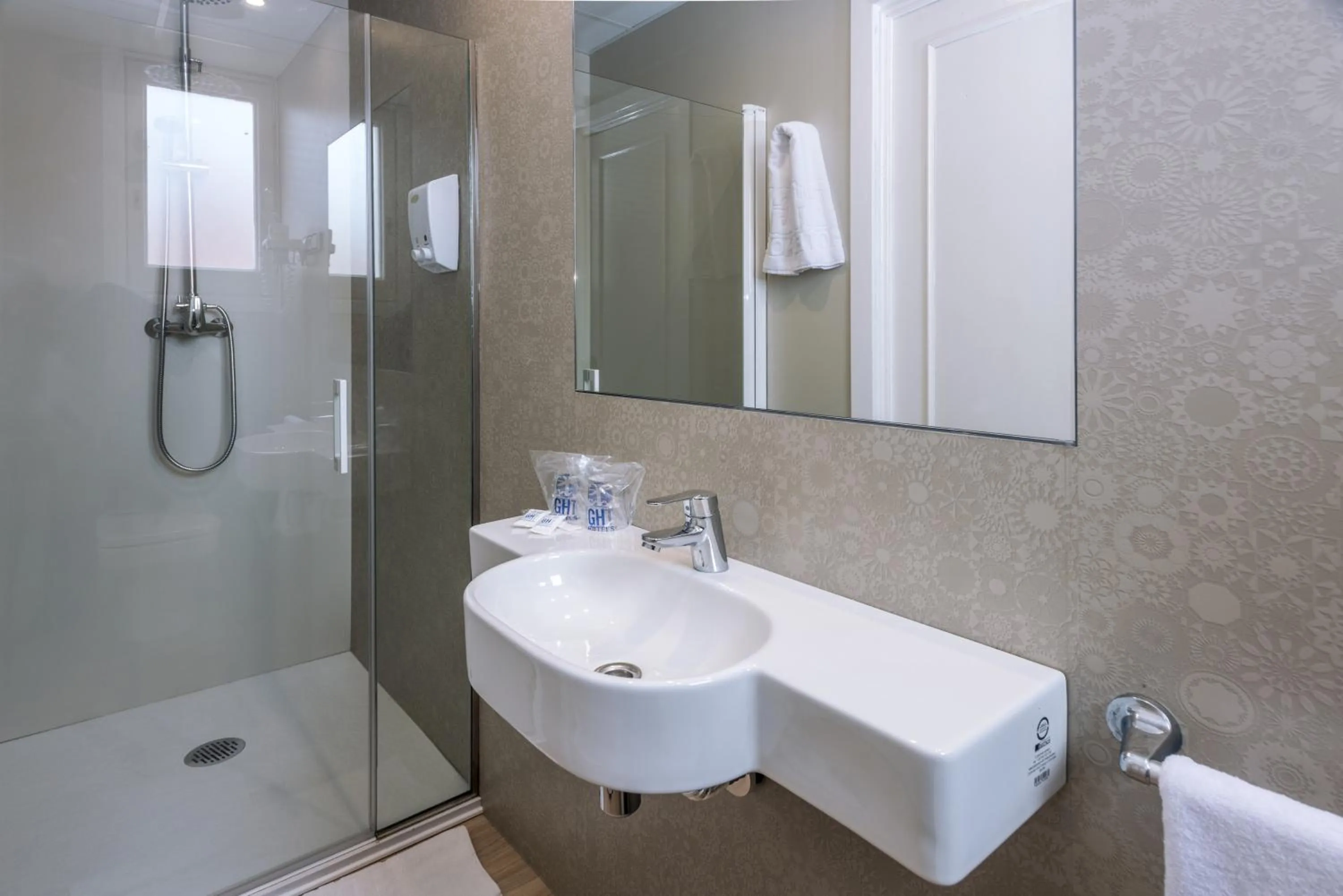 Bathroom in GHT Balmes, Hotel-Aparthotel&SPLASH