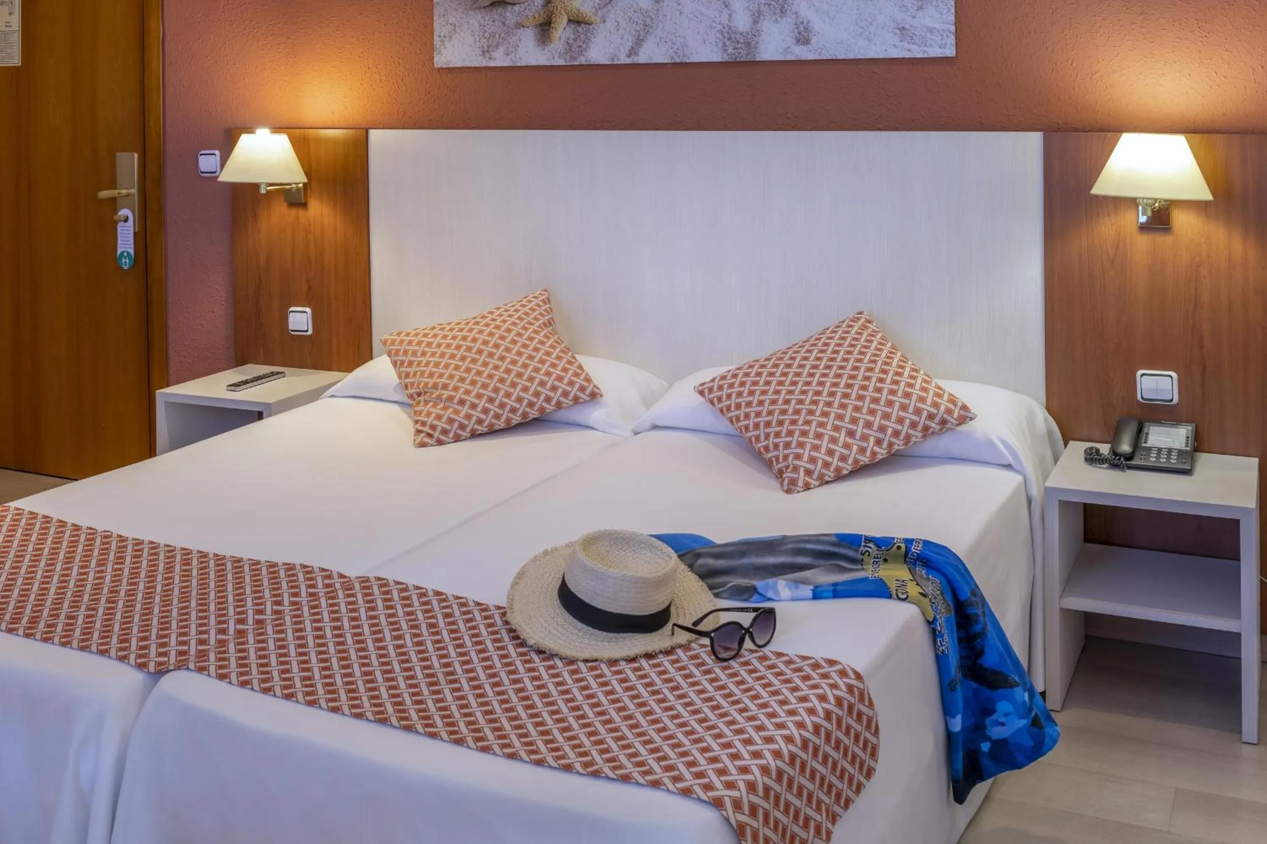 Bedroom, Bed in GHT Balmes, Hotel-Aparthotel&SPLASH